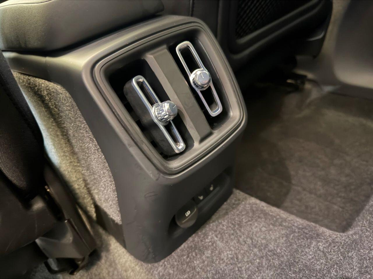 Volvo C40 view 37