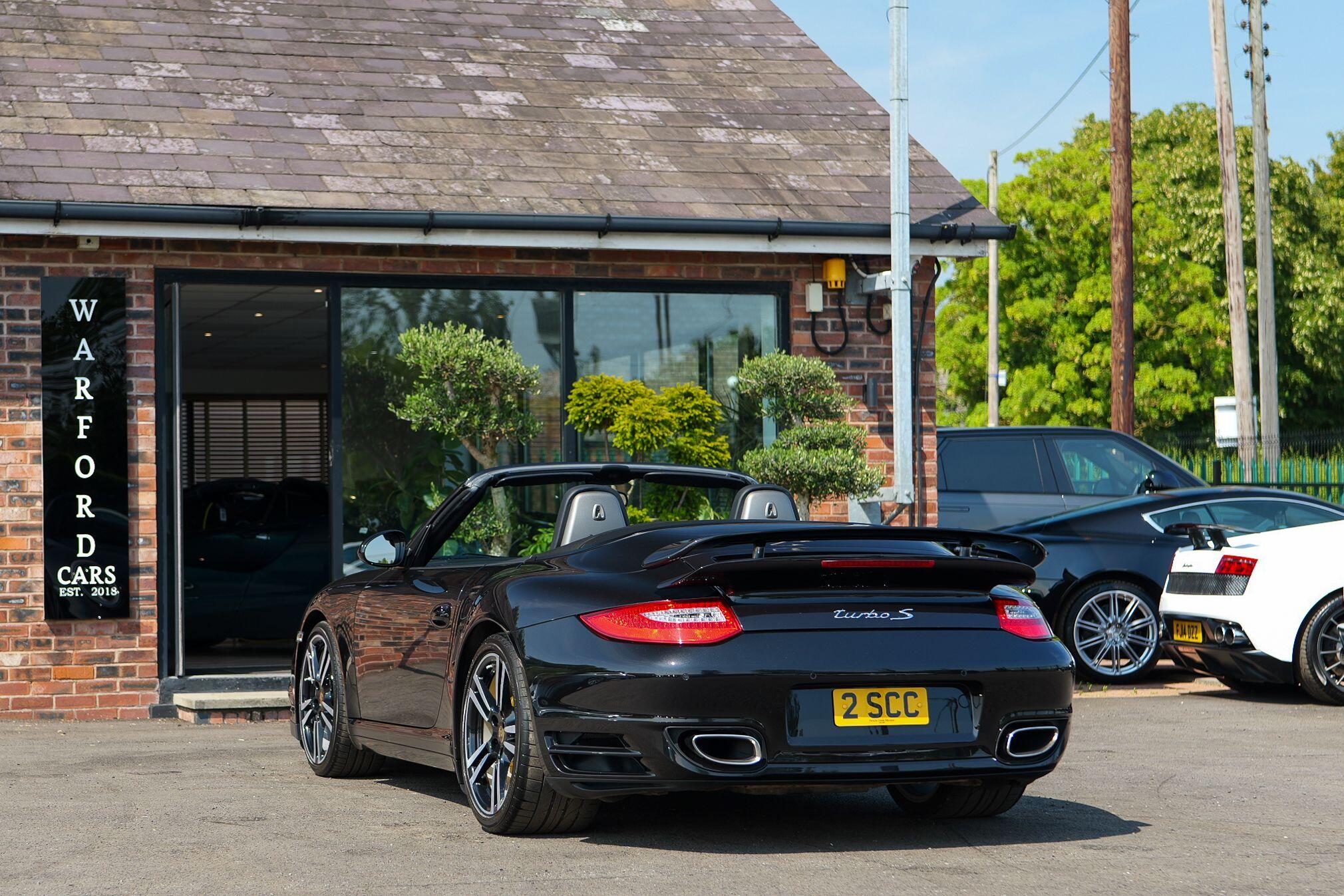 Porsche 911 view 7