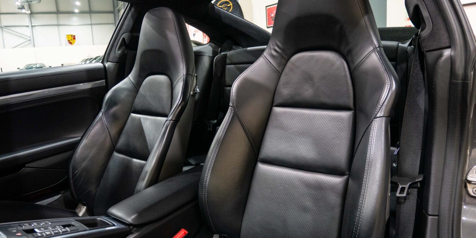 Porsche 911 view 19