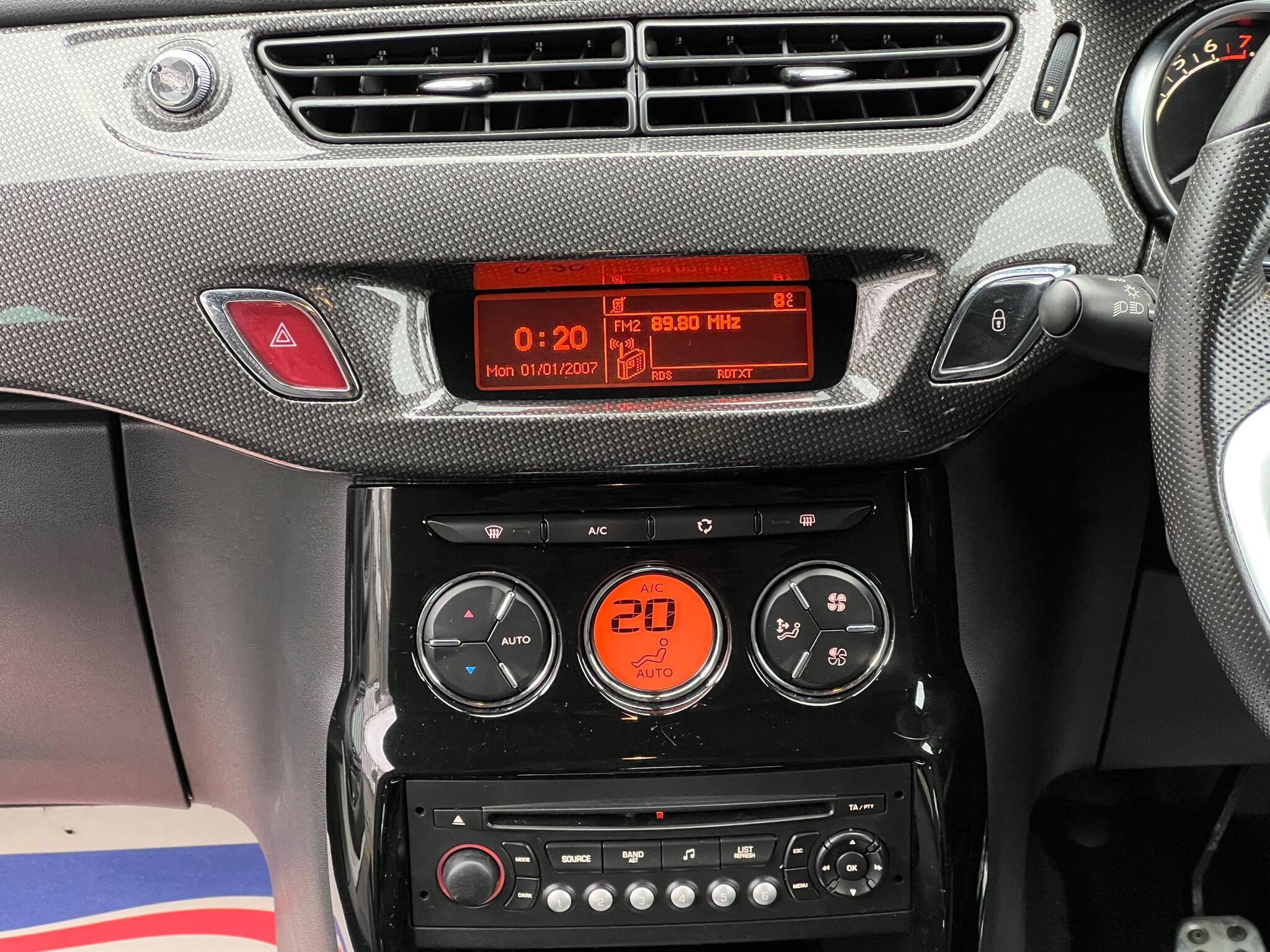 2010 Citroen DS3 image 16