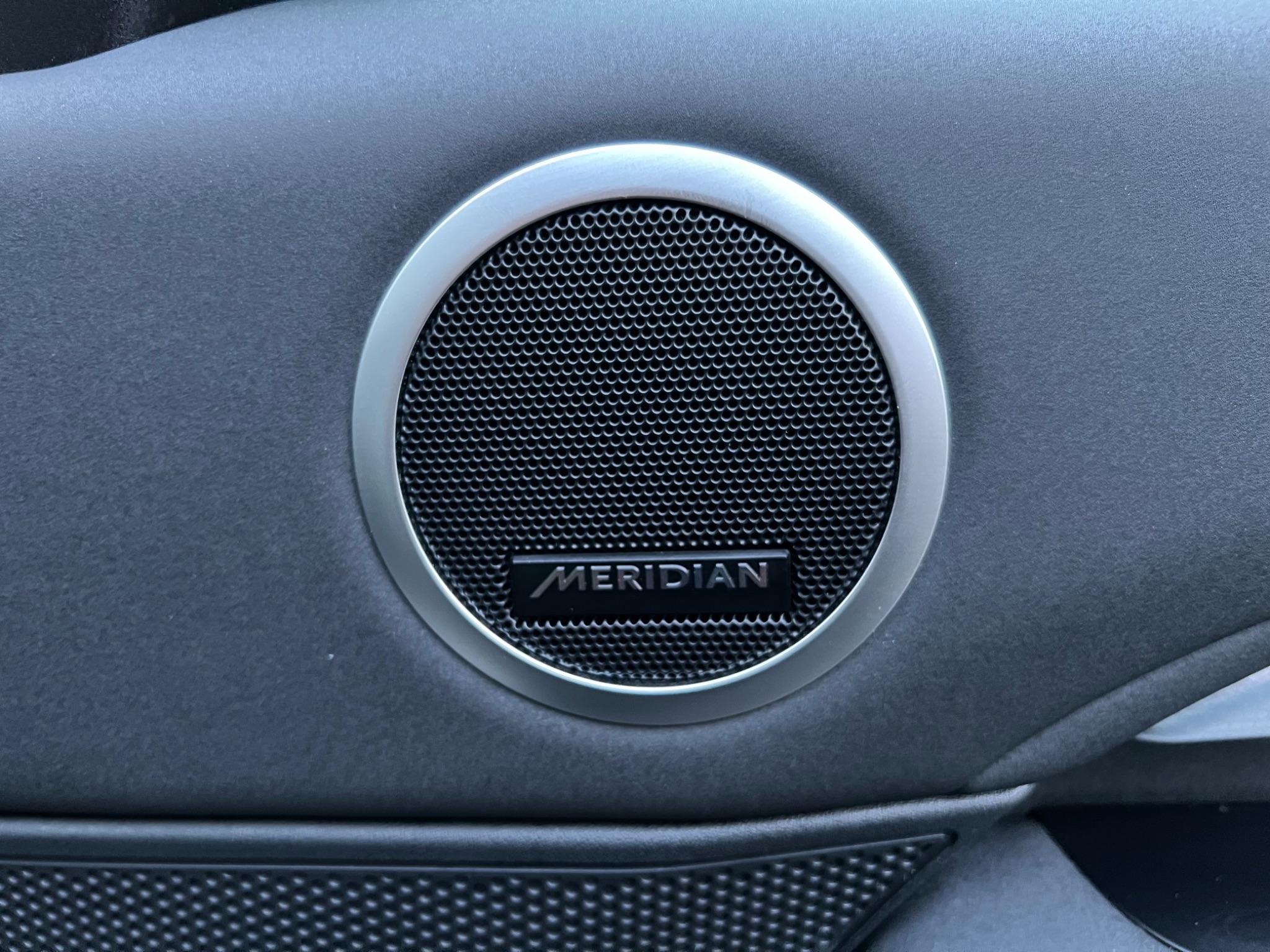 Land Rover Discovery view 28