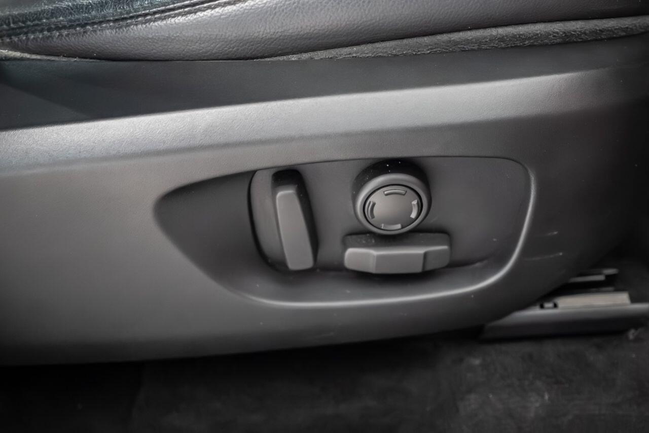 Land Rover Discovery Sport view 13