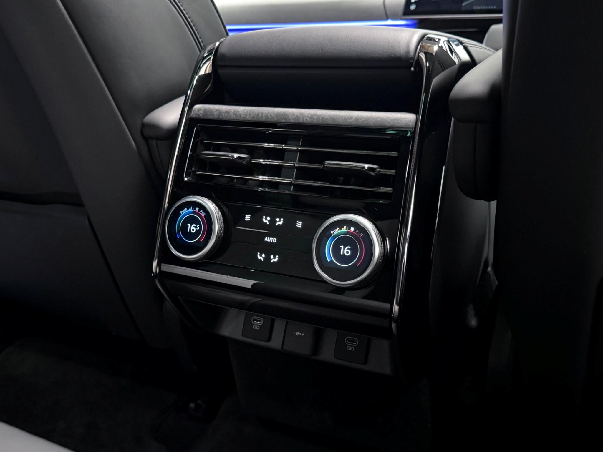 Land Rover Range Rover Sport view 11