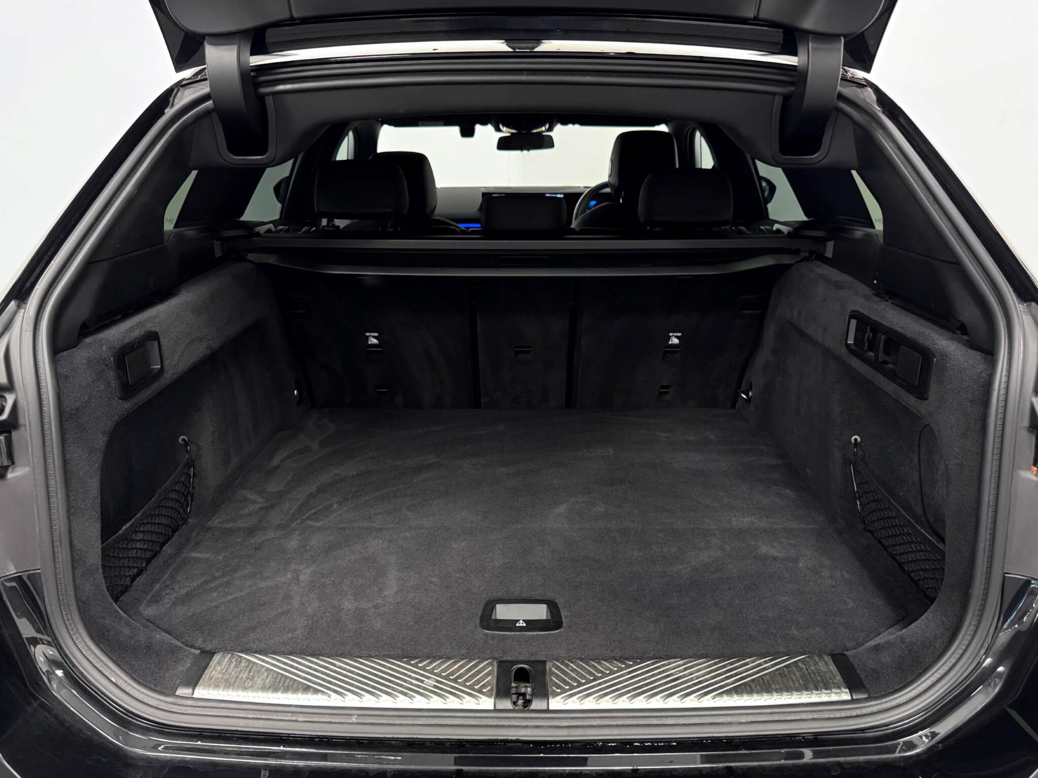 BMW 5 Series view 23