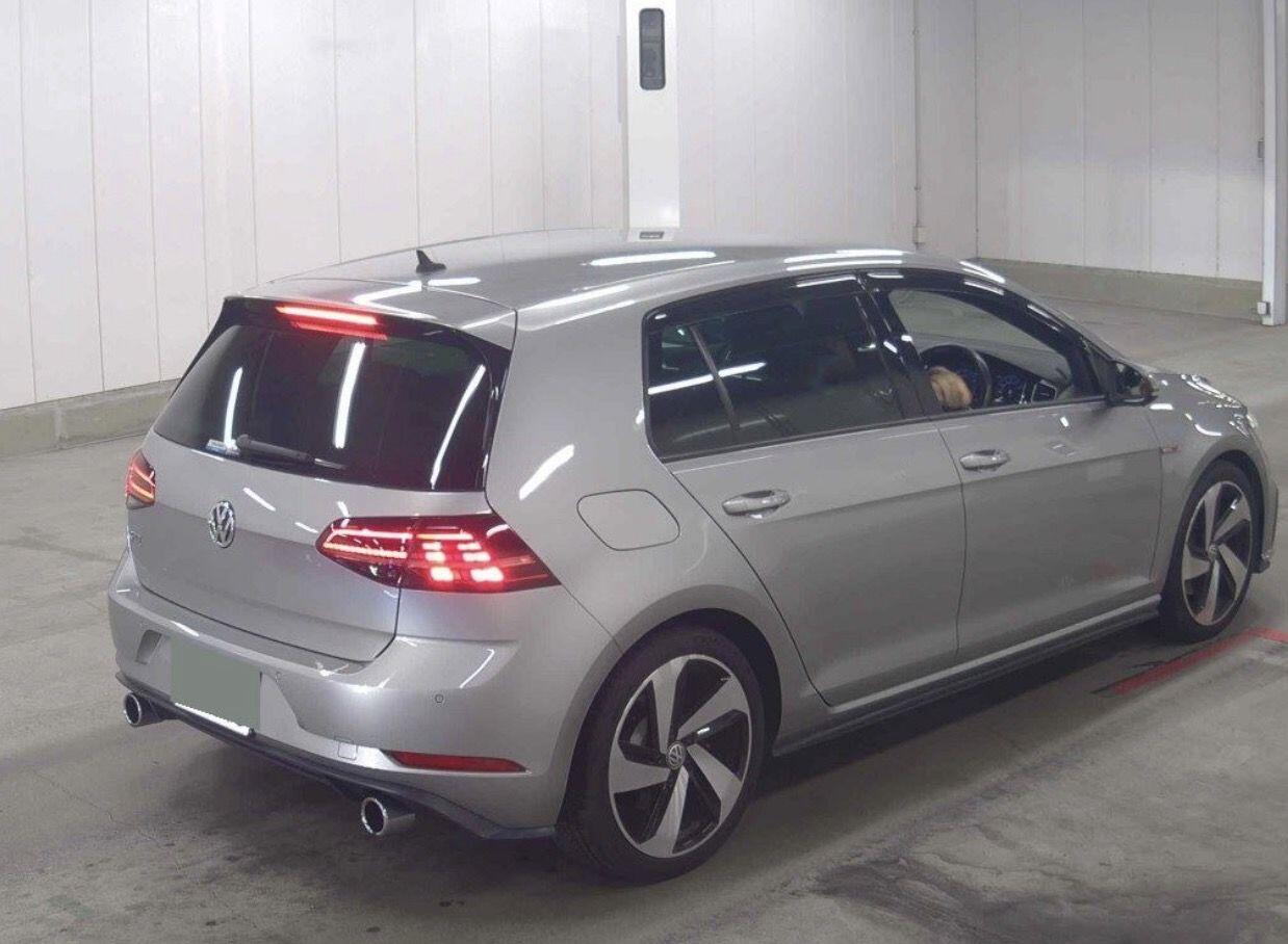 Volkswagen Golf view 4