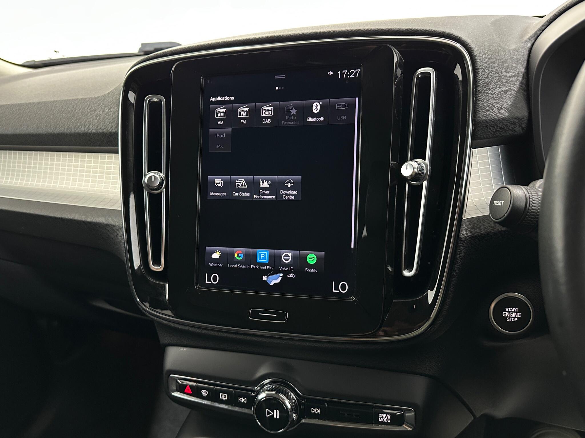 Volvo XC40 view 23