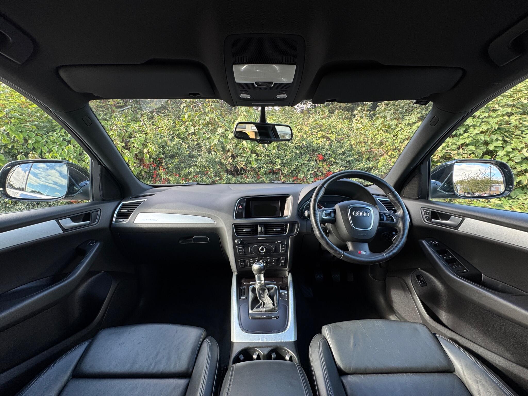 Audi Q5 view 14