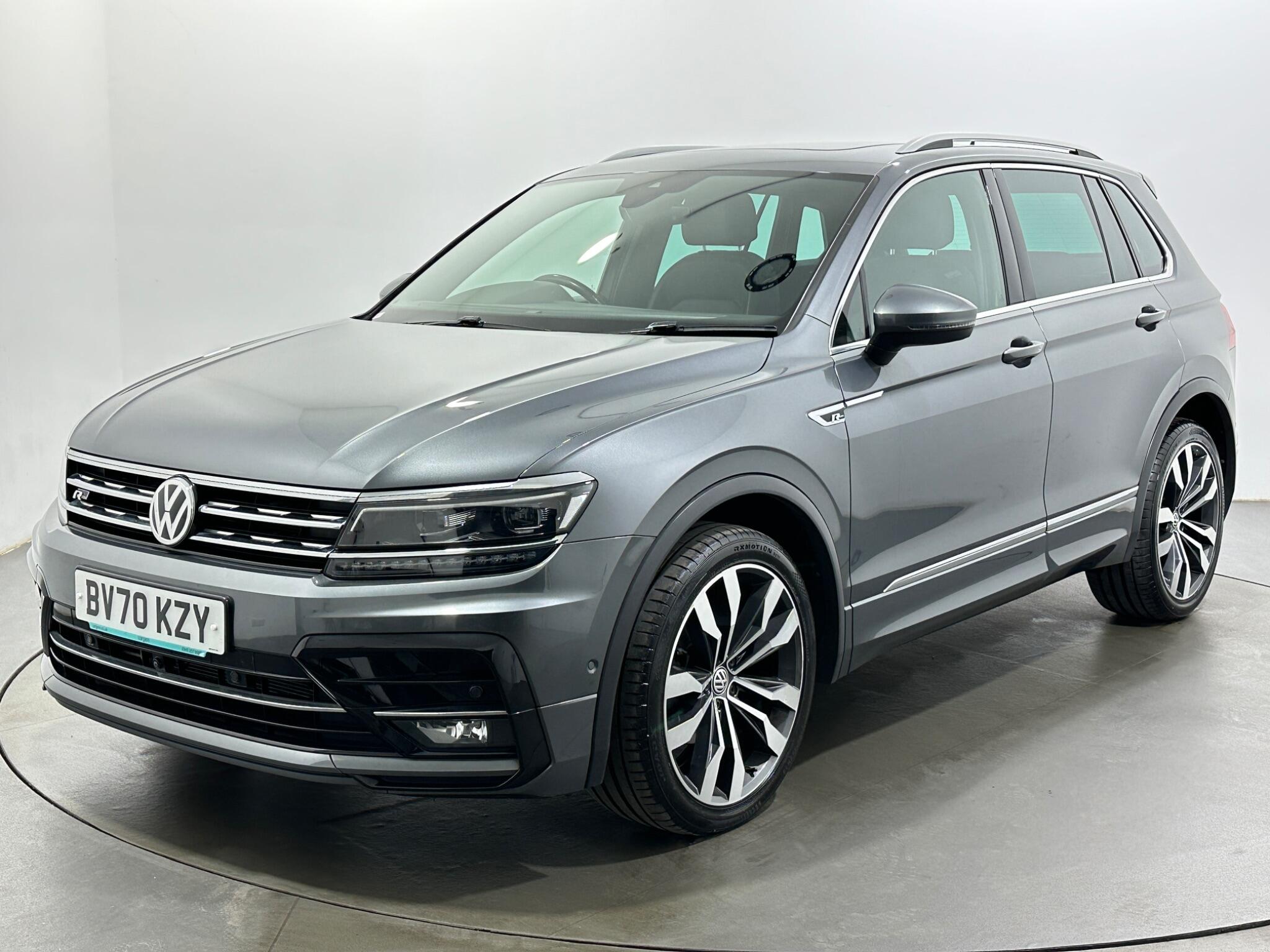 Volkswagen Tiguan view 4
