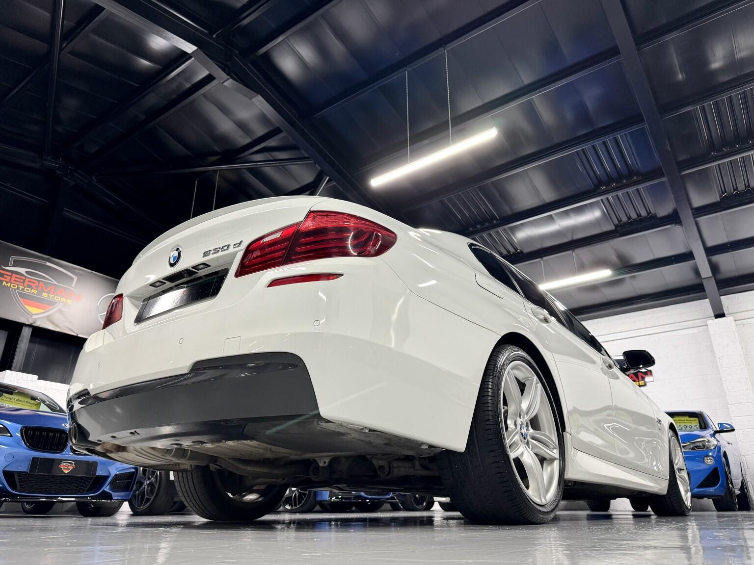 BMW 5 Series view 9