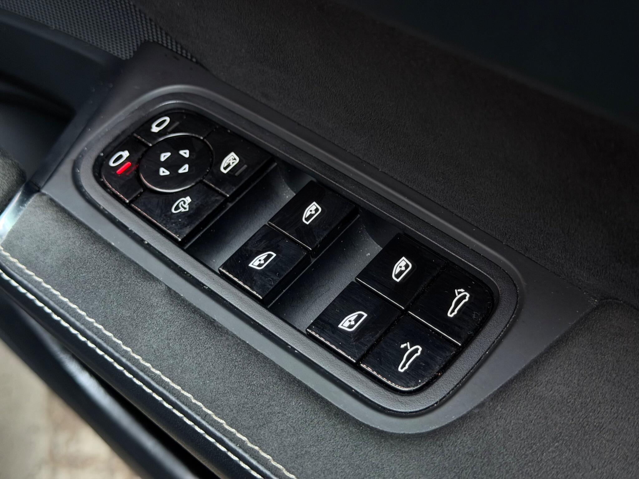 Porsche Cayenne view 37