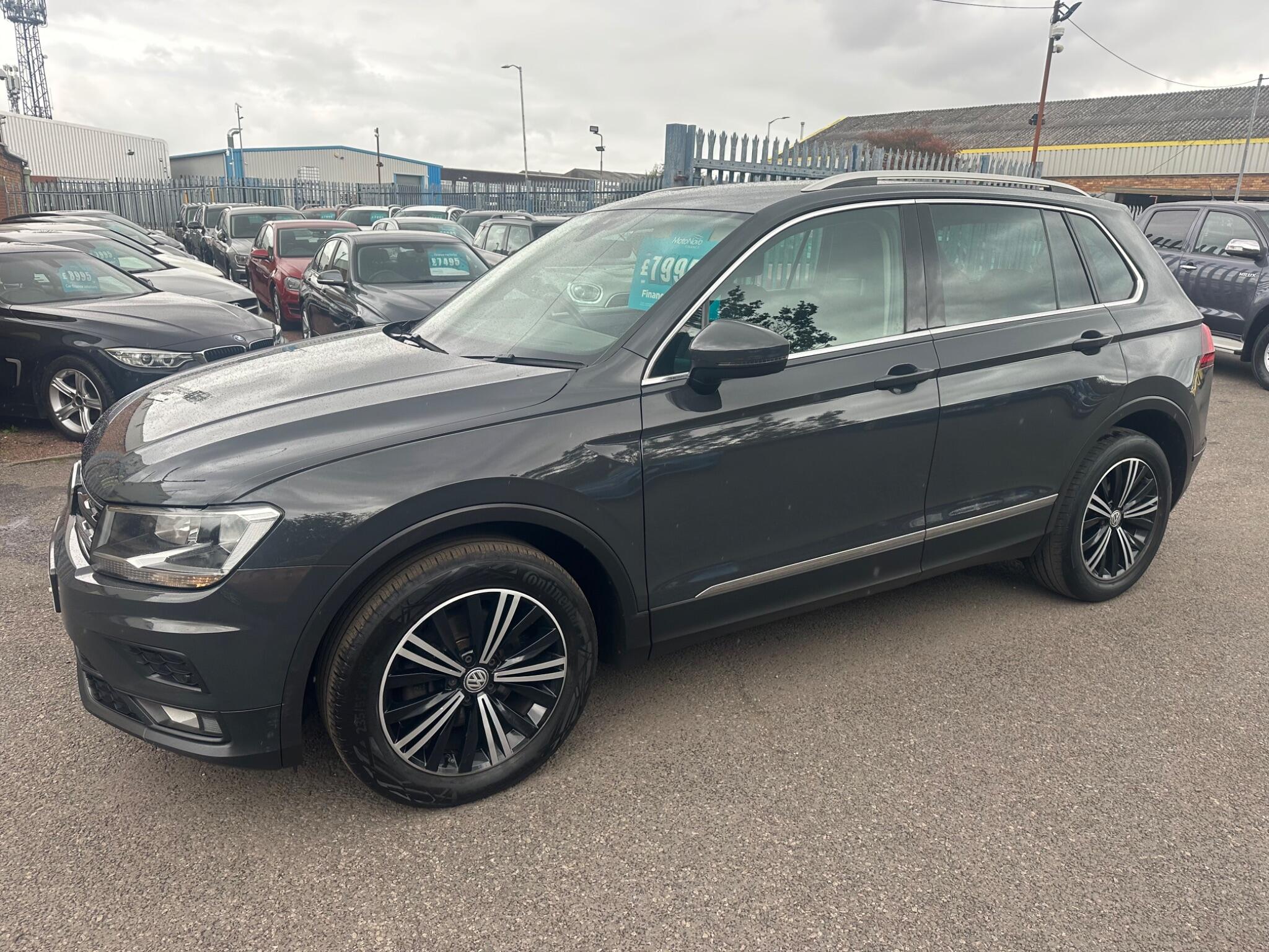 Volkswagen Tiguan view 3