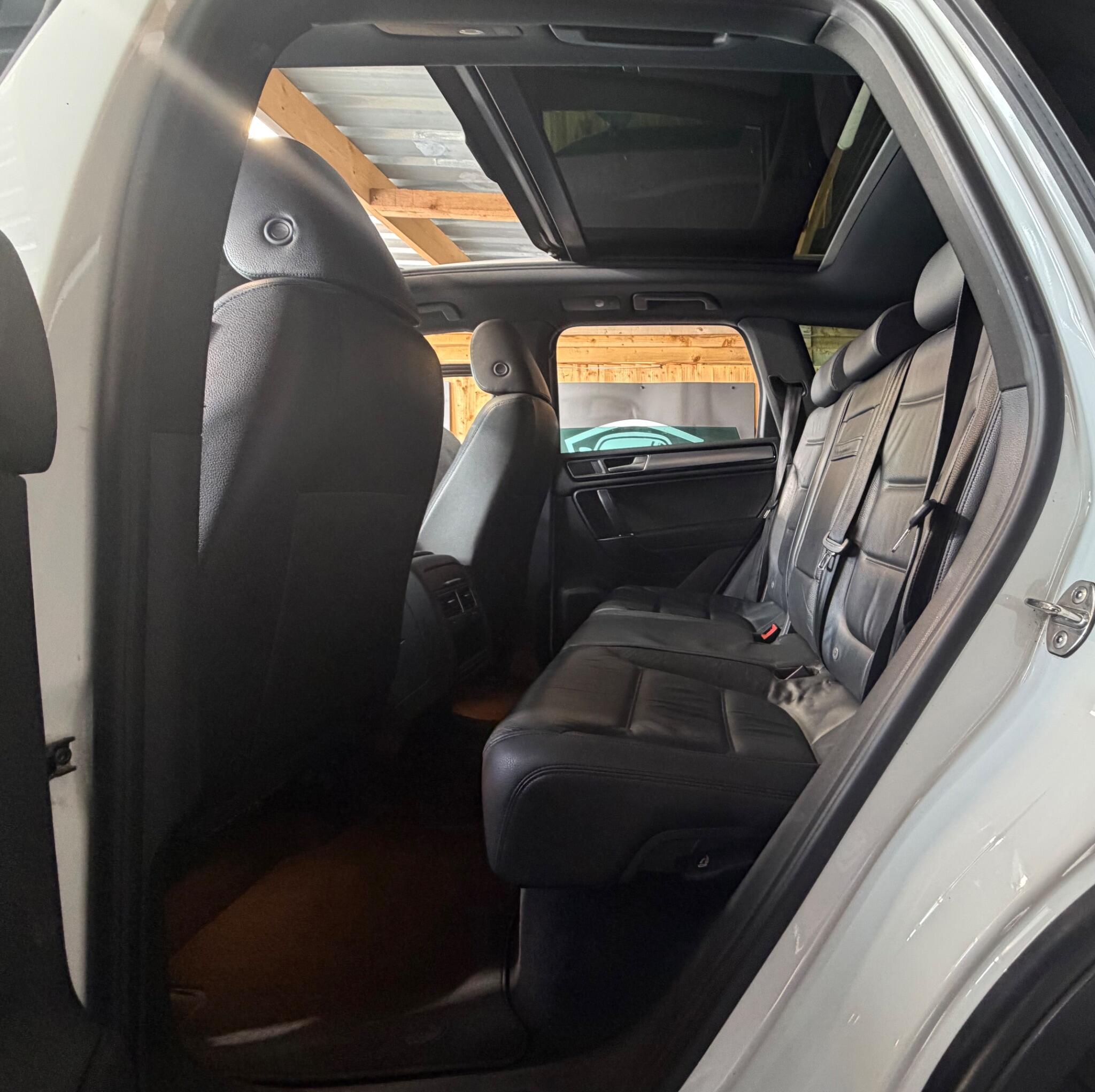 Volkswagen Touareg view 29