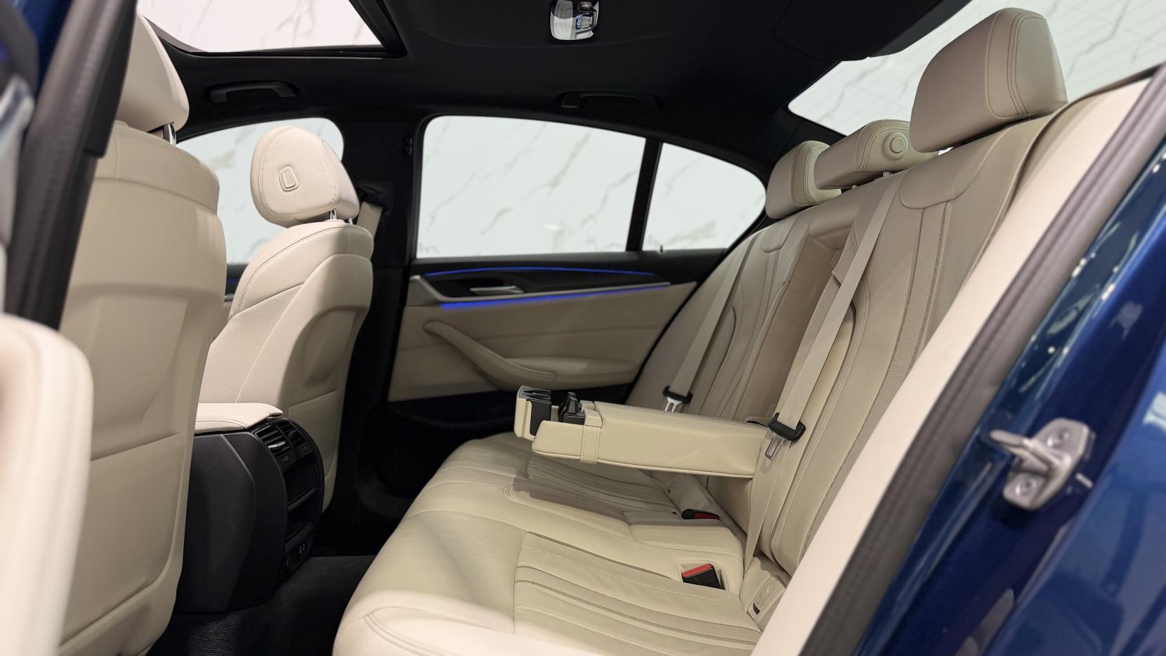 BMW 5 Series view 11