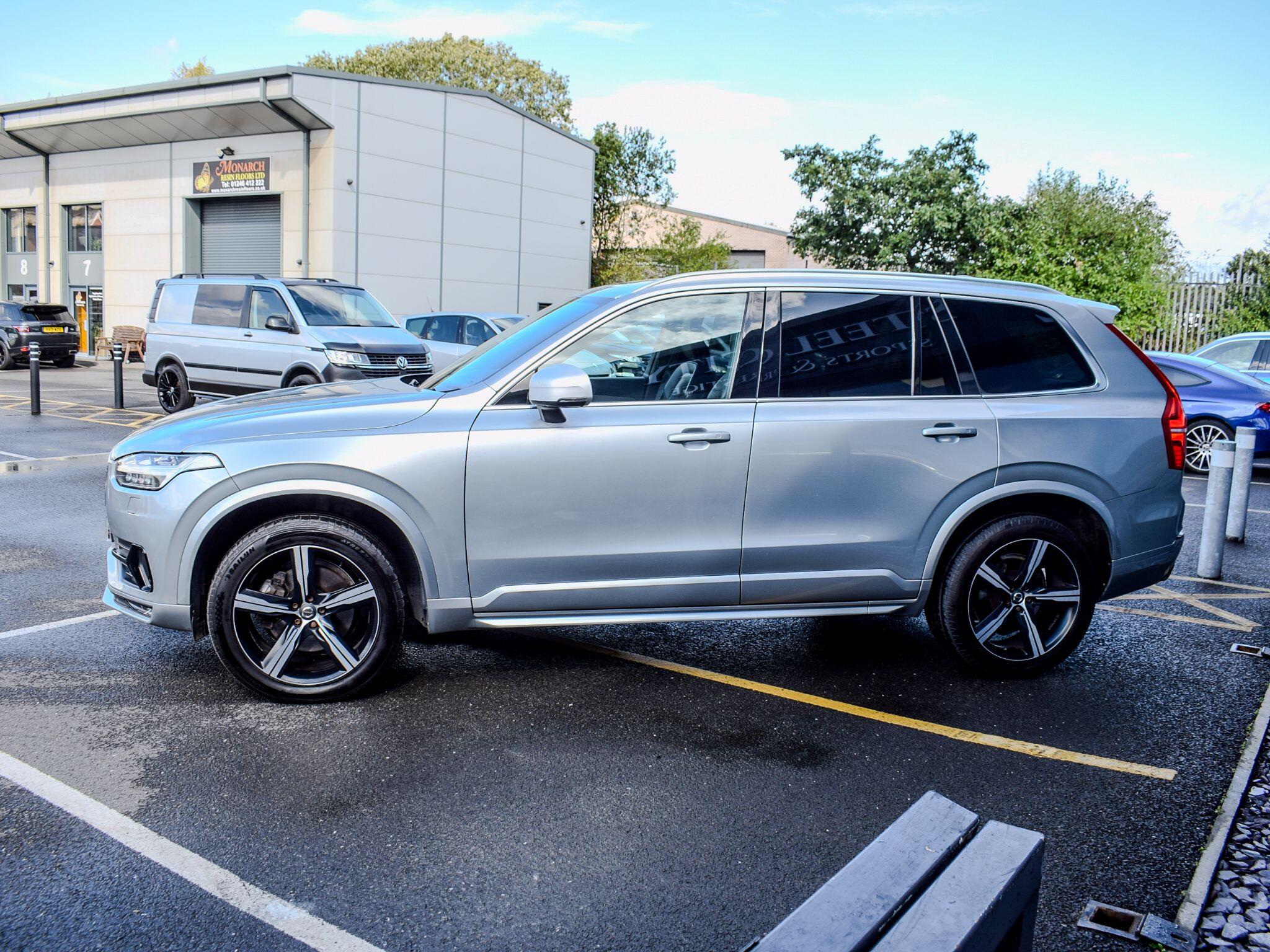 Volvo XC90 view 6