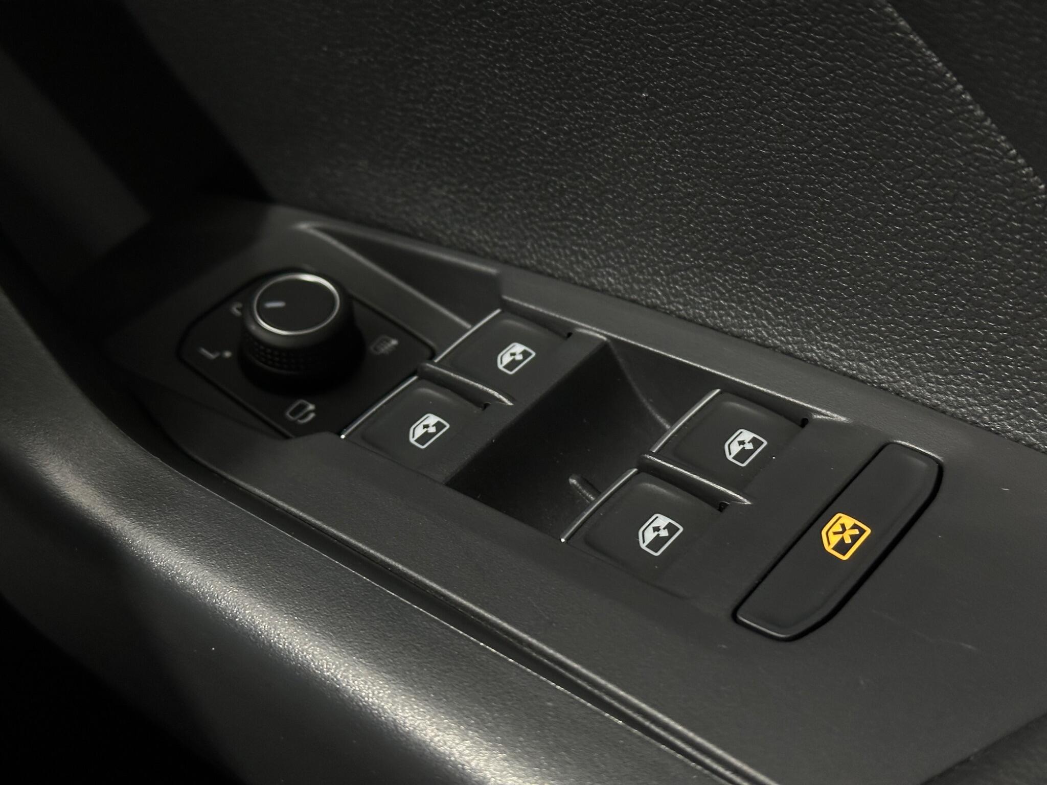 Volkswagen T-Cross view 19
