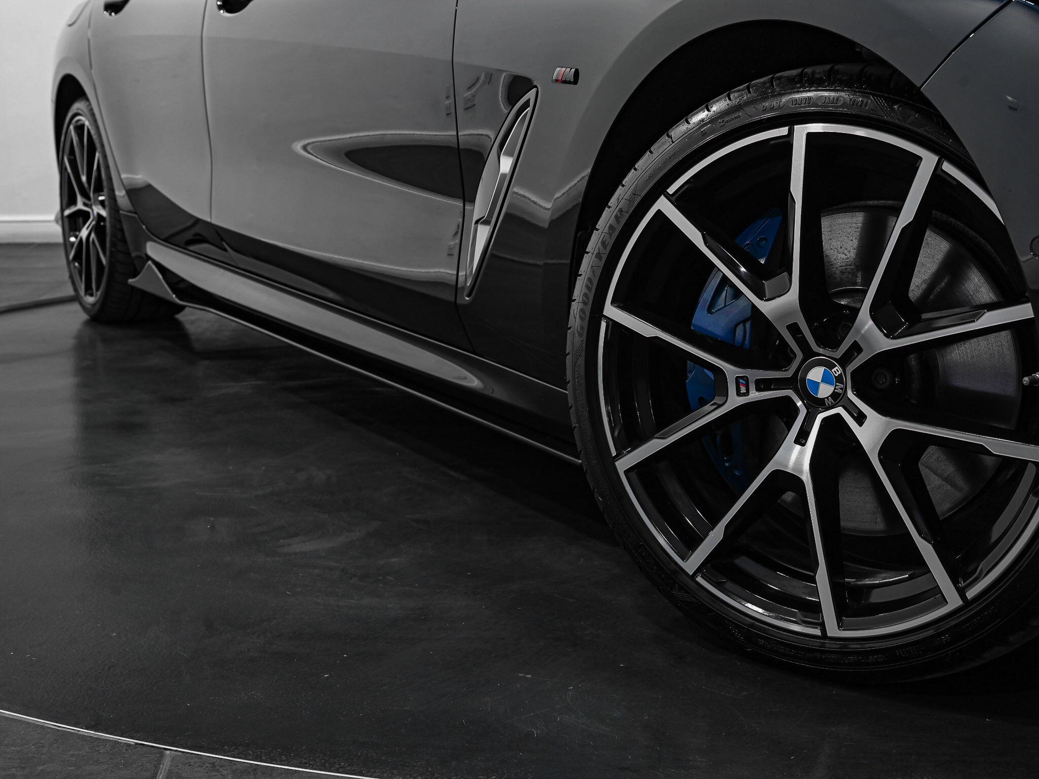 BMW 8 Series view 21