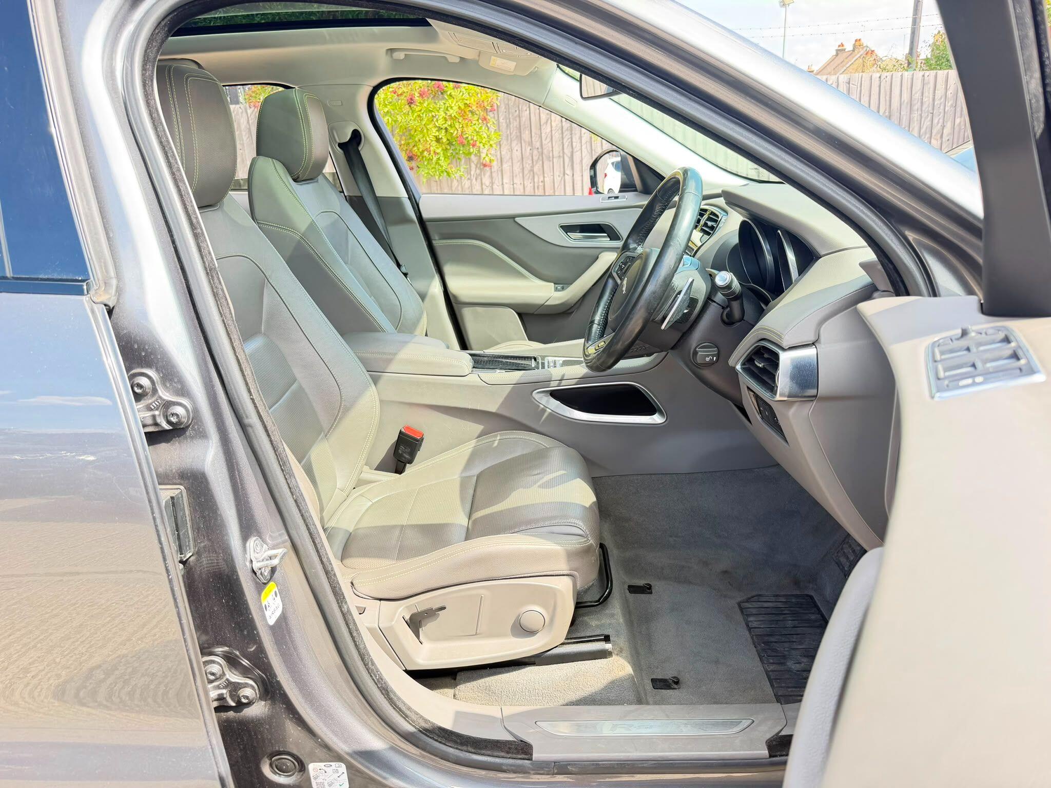 Jaguar F-Pace view 9