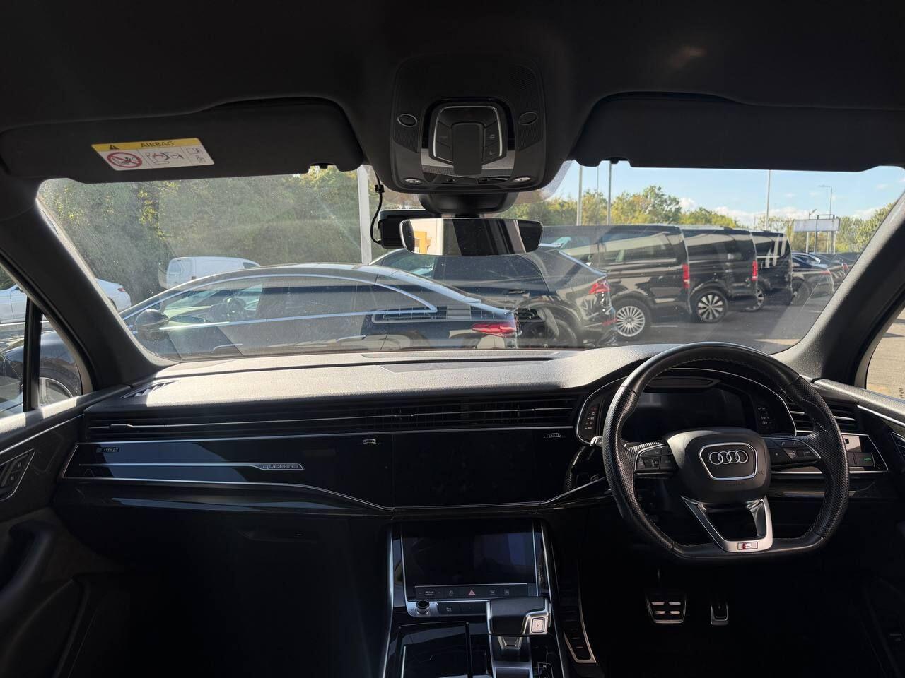 Audi Q7 view 27