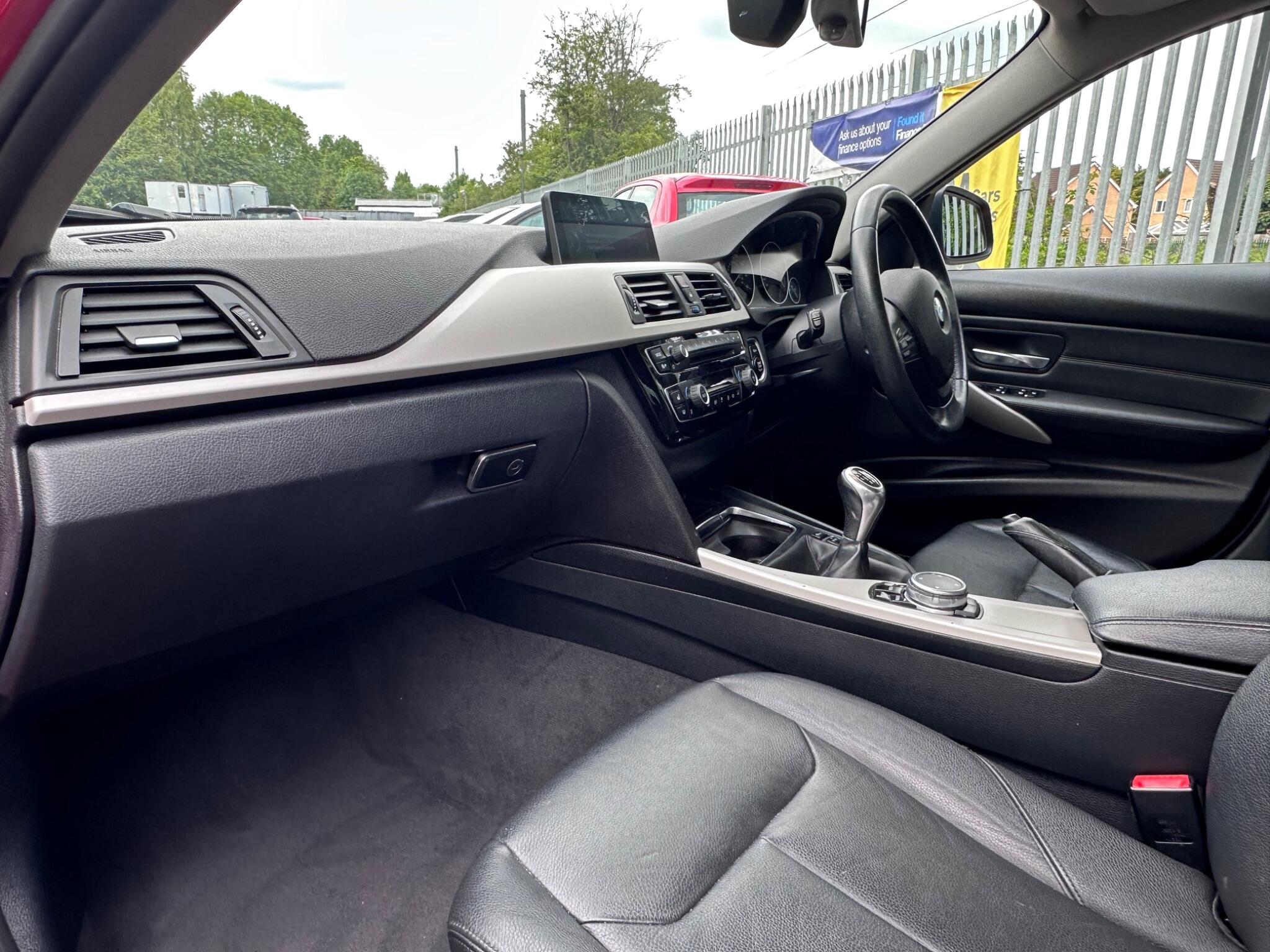 2015 BMW 3 Series image 27