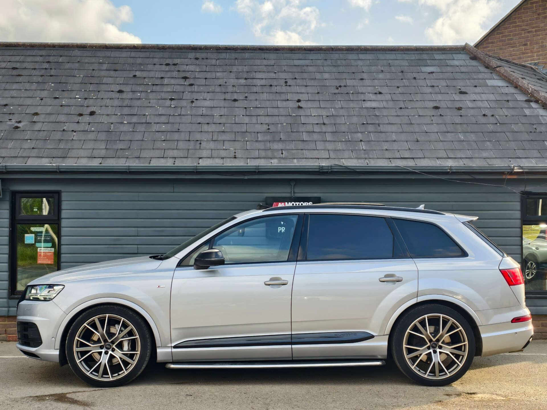 Audi Q7 view 18
