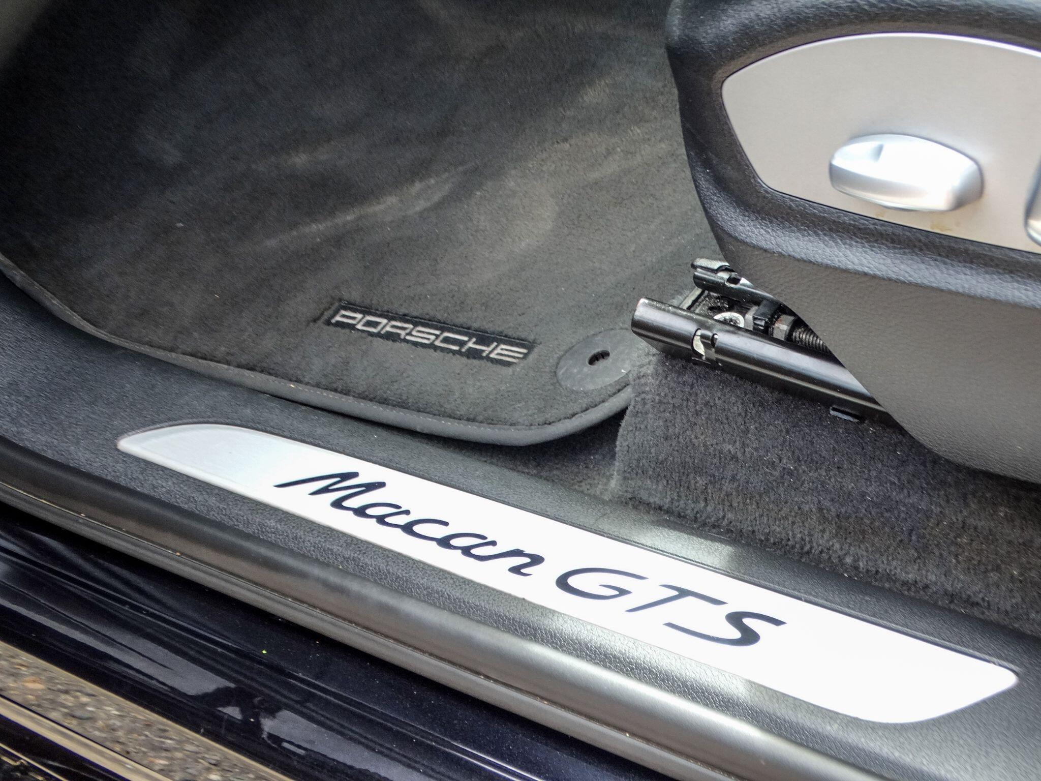 Porsche Macan view 18