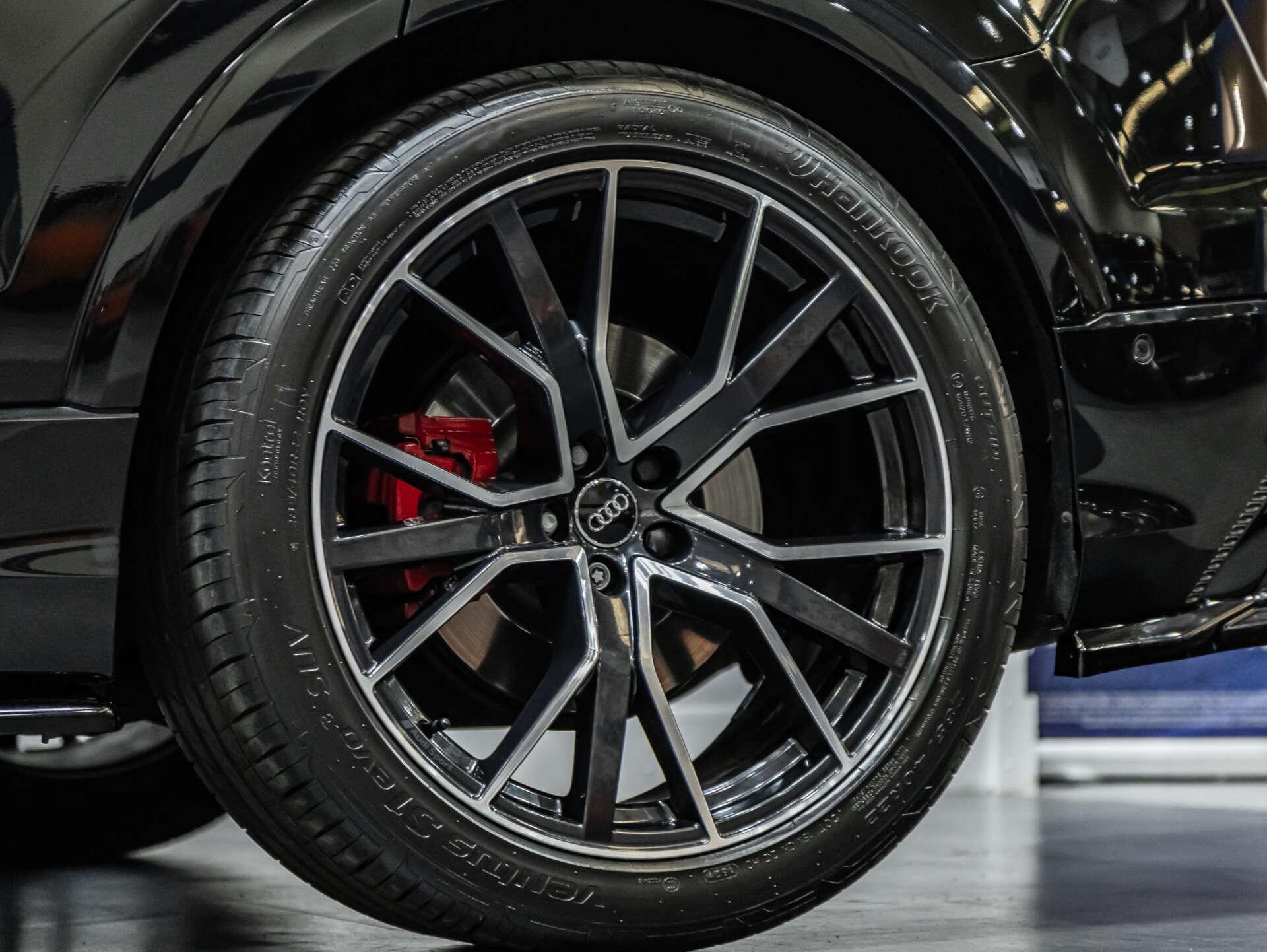 Audi SQ8 view 82