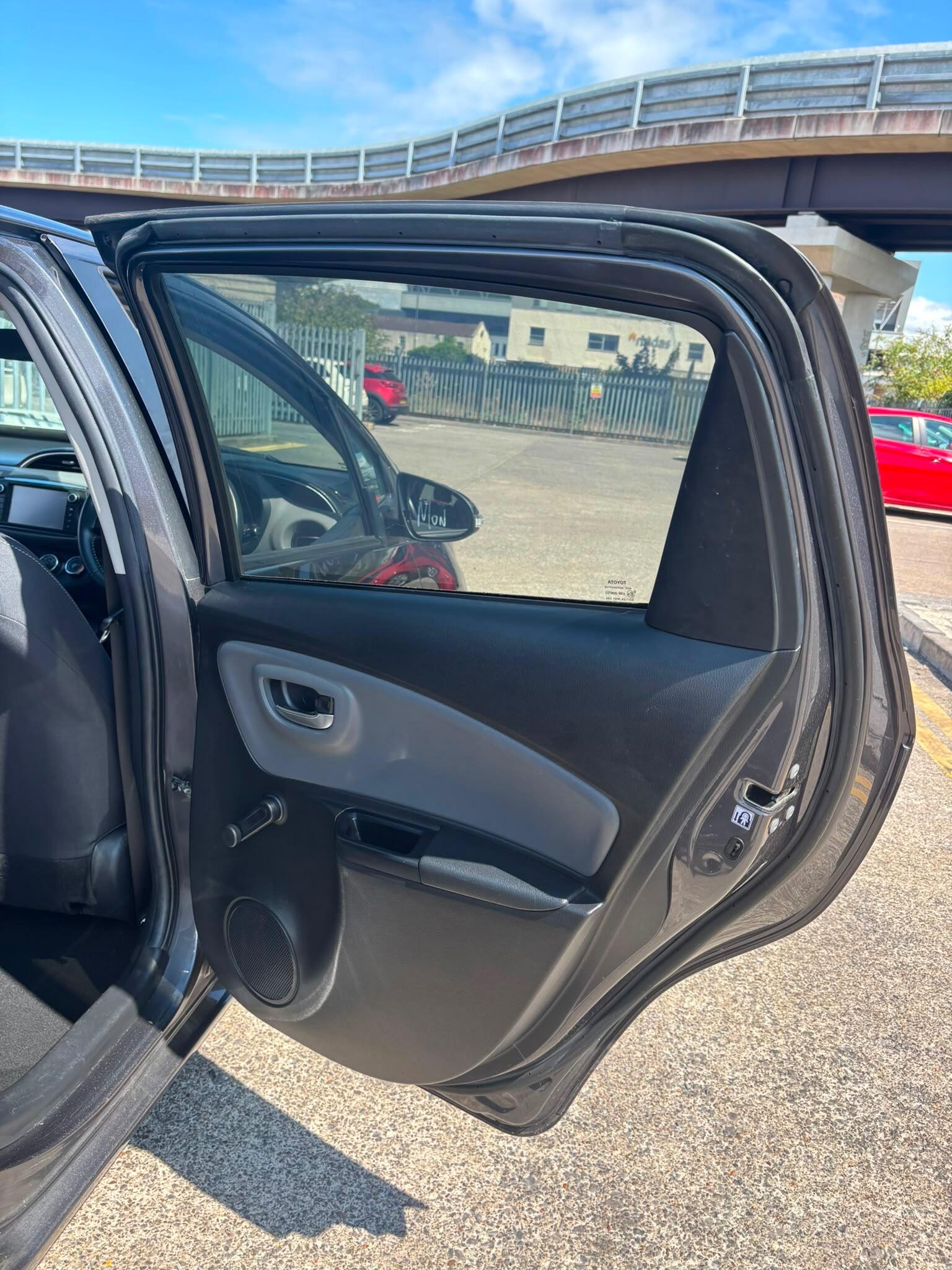 Toyota Yaris view 32
