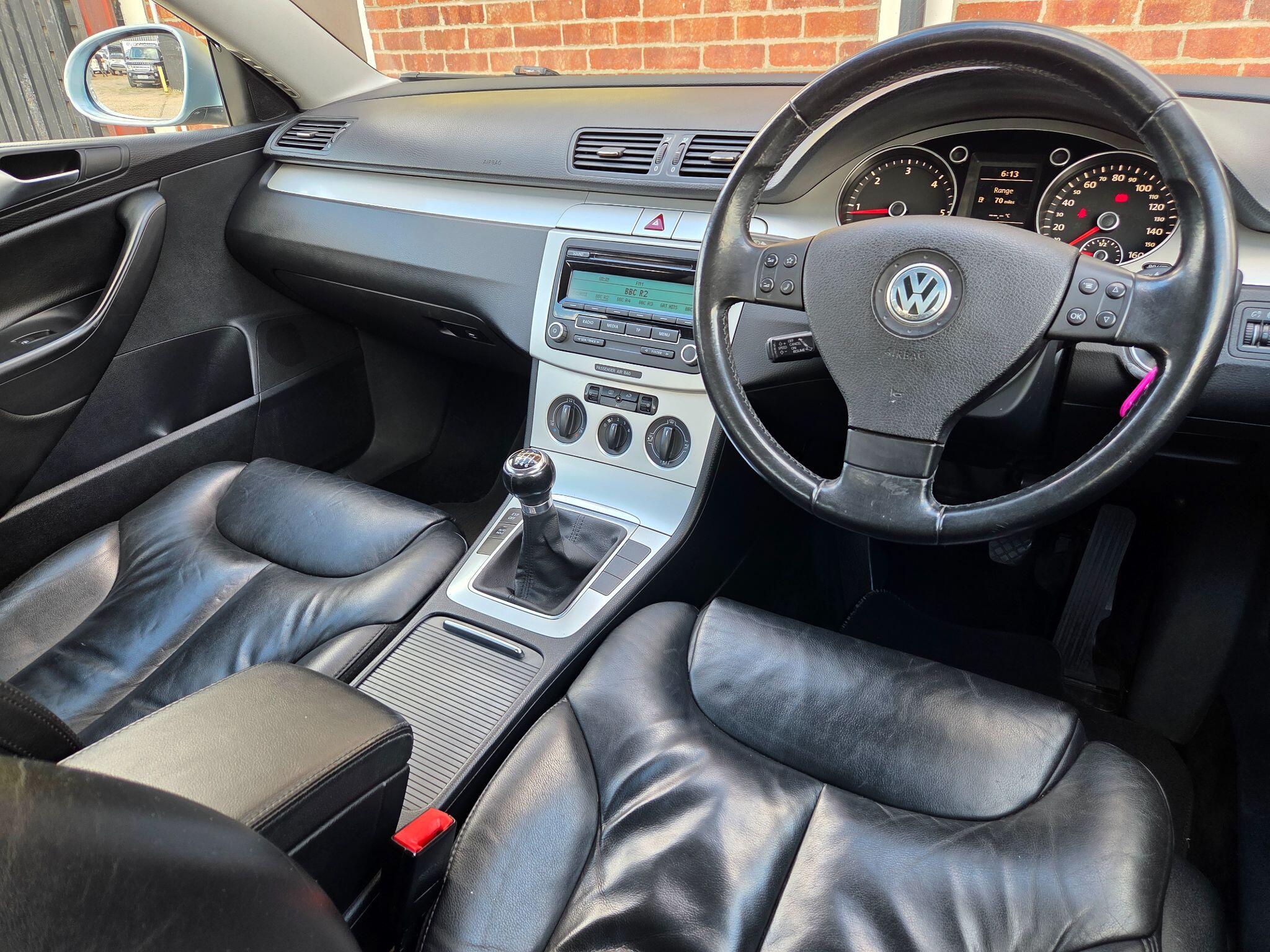 Volkswagen Passat view 14