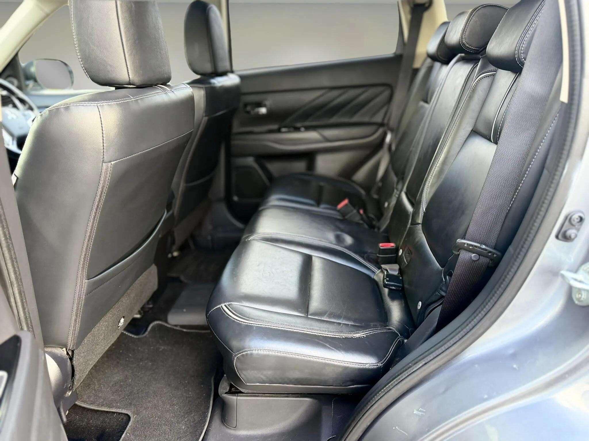 Mitsubishi Outlander view 56