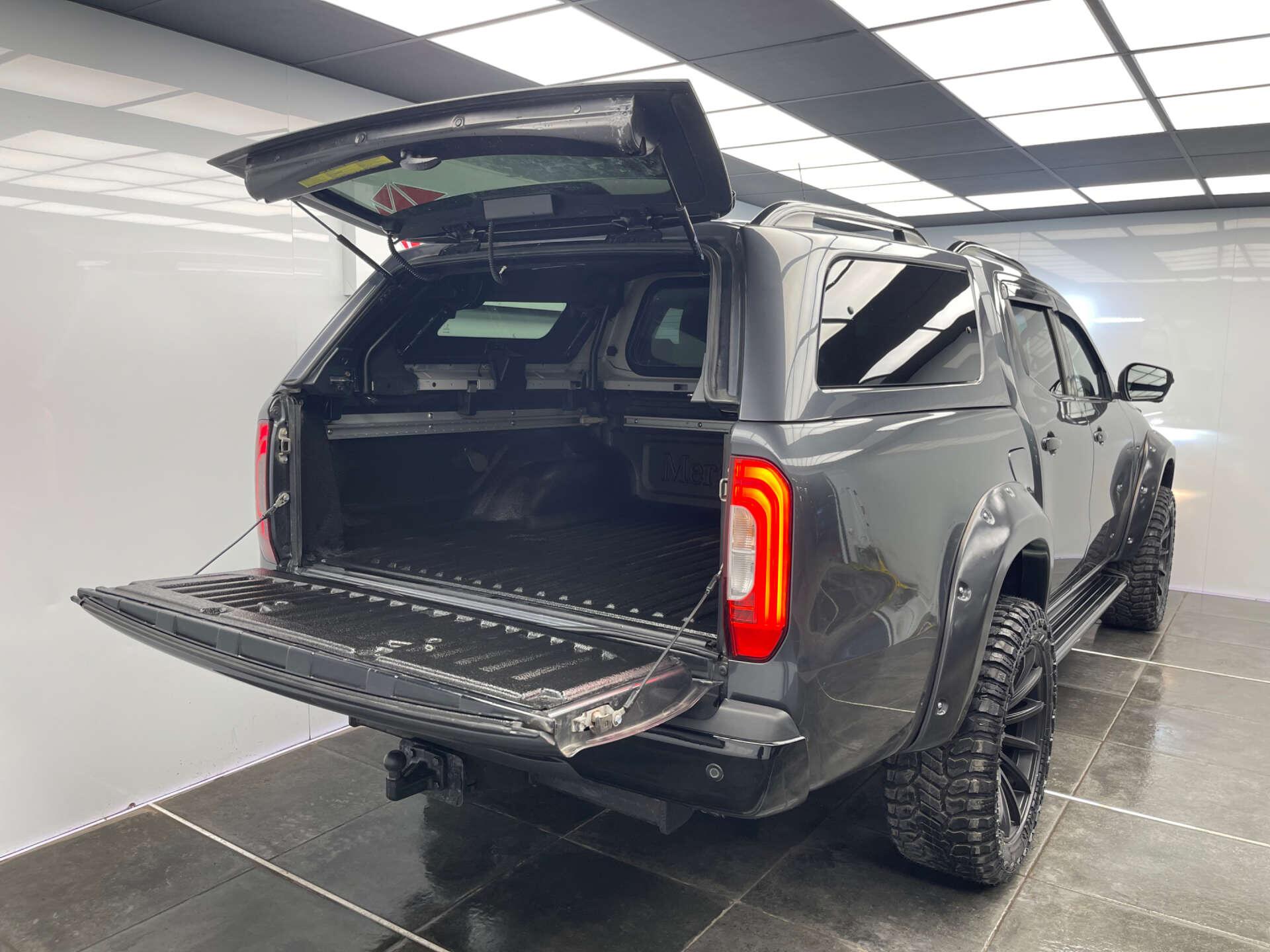 Mercedes-Benz X Class view 13