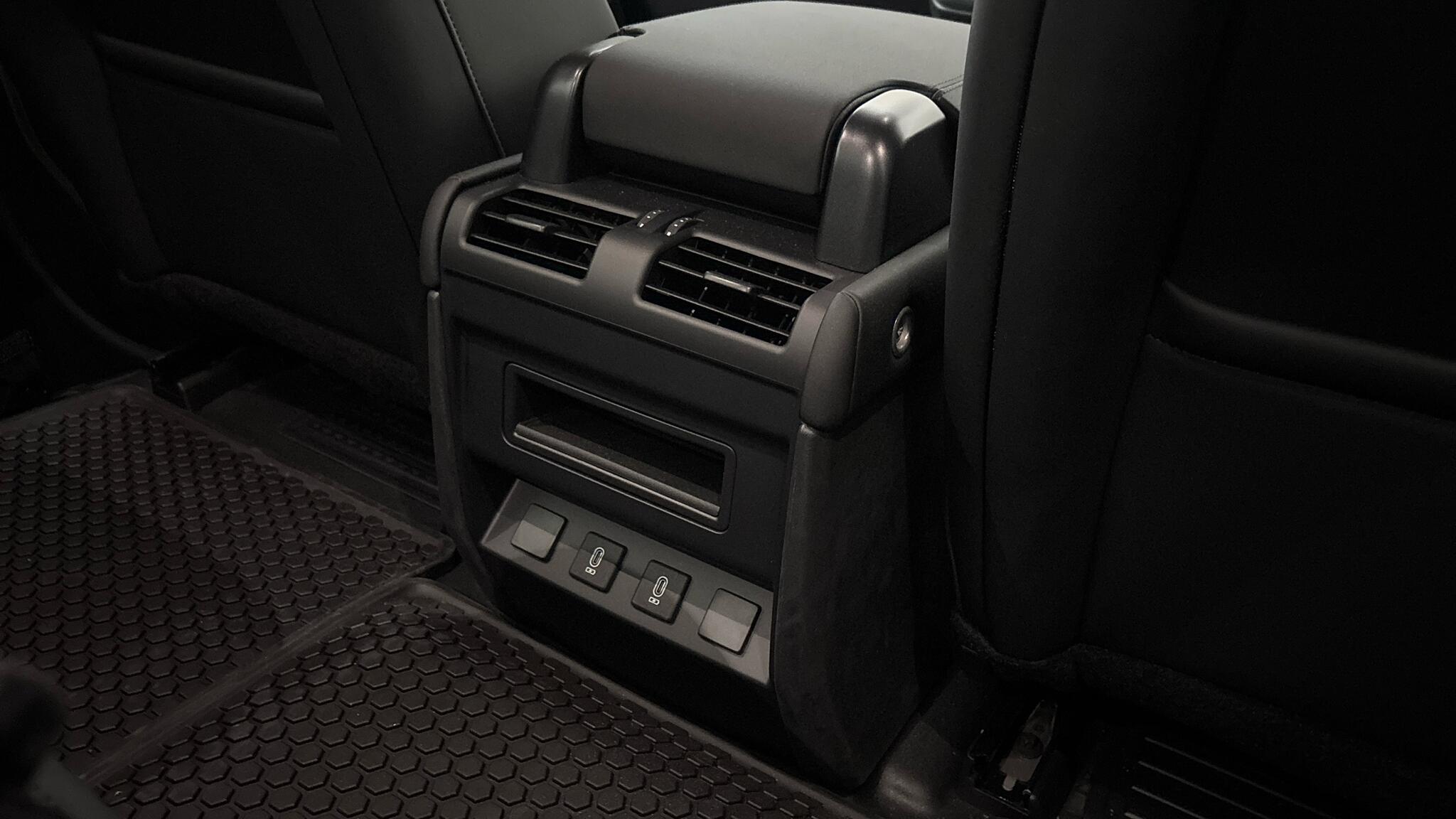 Land Rover Defender view 18