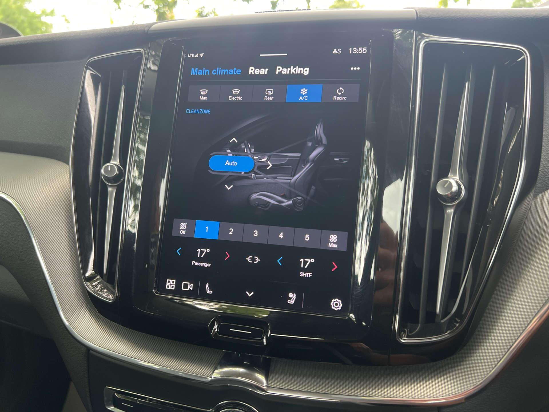 Volvo XC60 view 45
