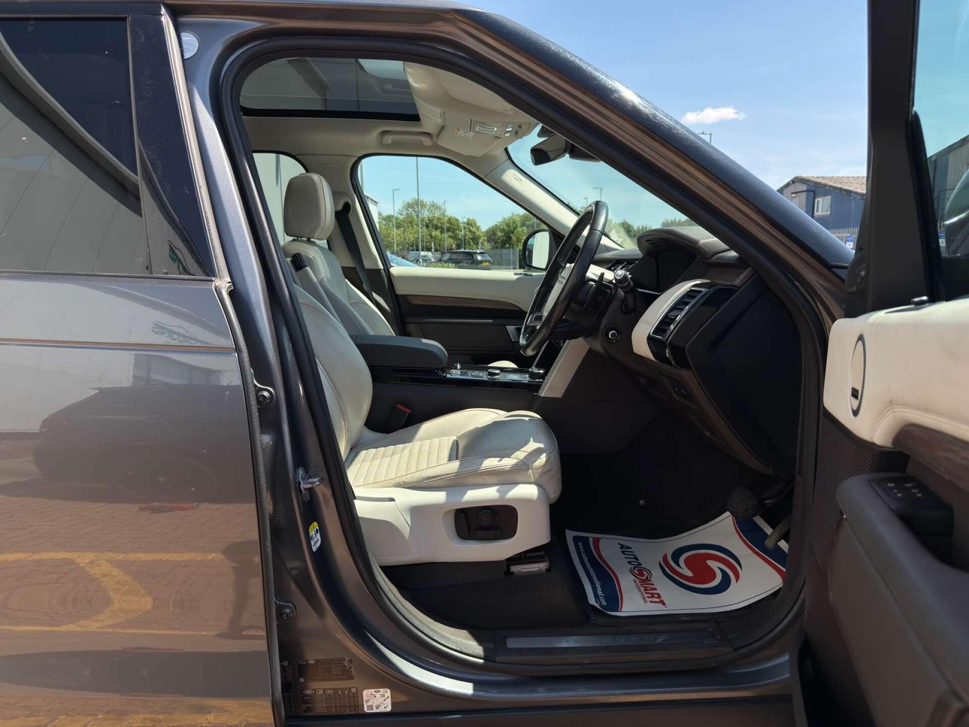Land Rover Discovery 3 view 23