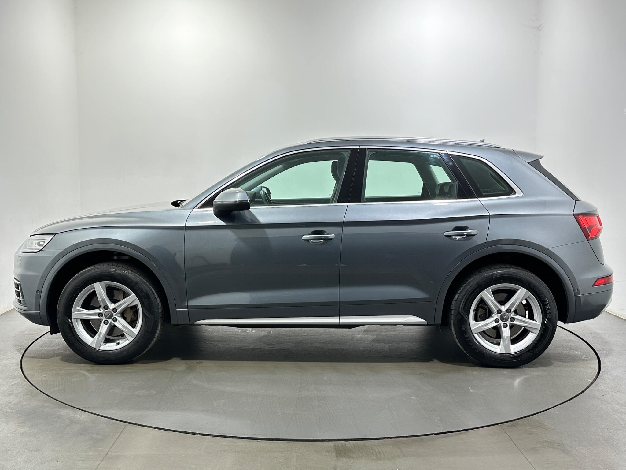 Audi Q5 view 5