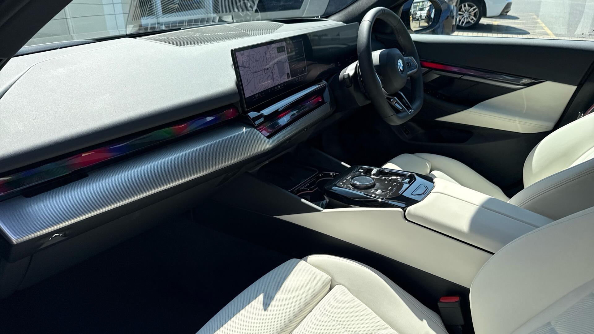 BMW 5 Series view 7