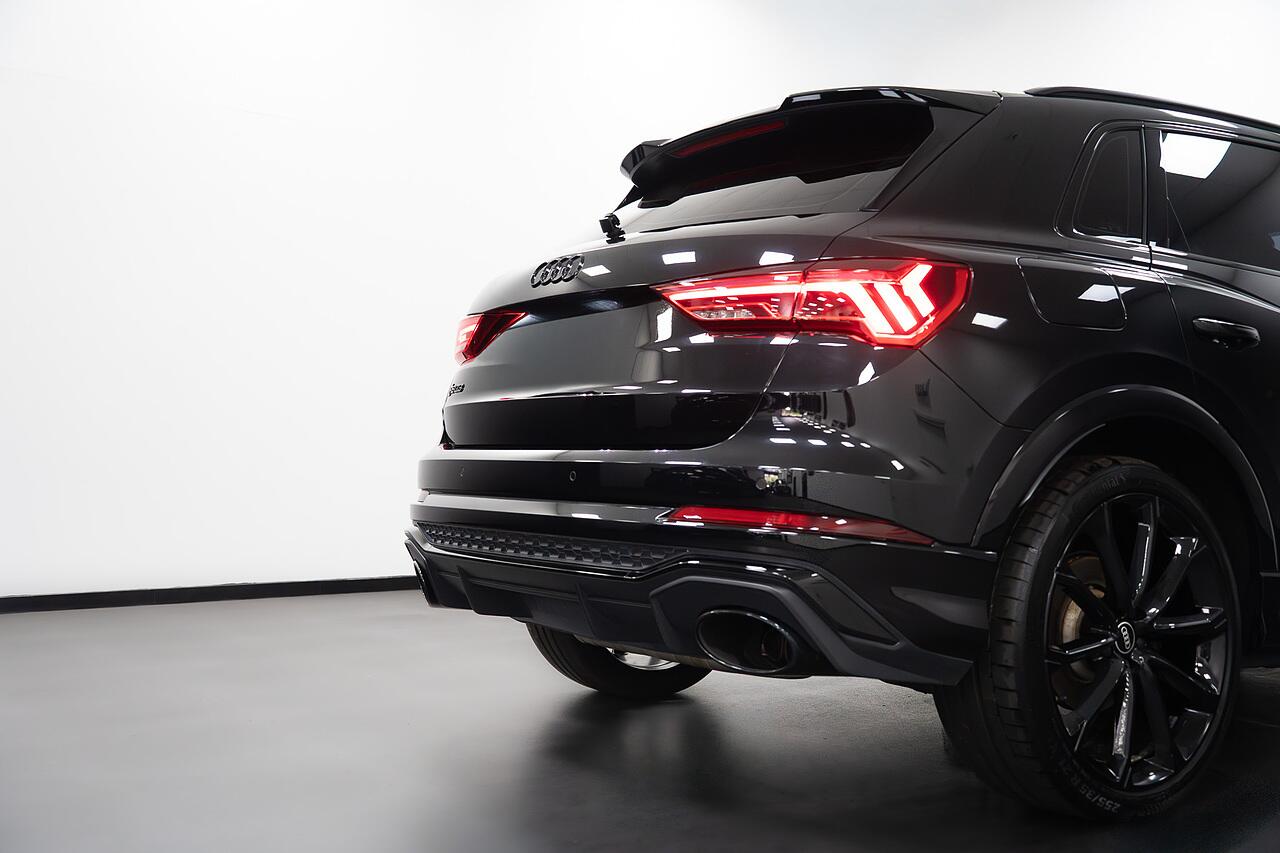 Audi RS Q3 view 30