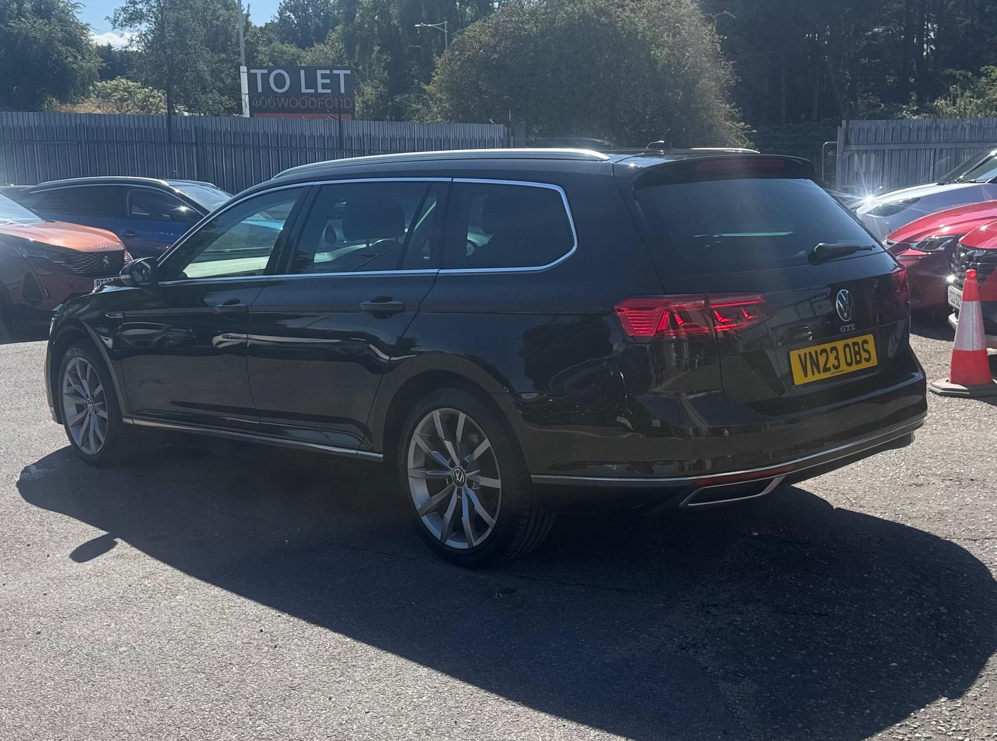 Volkswagen Passat view 4