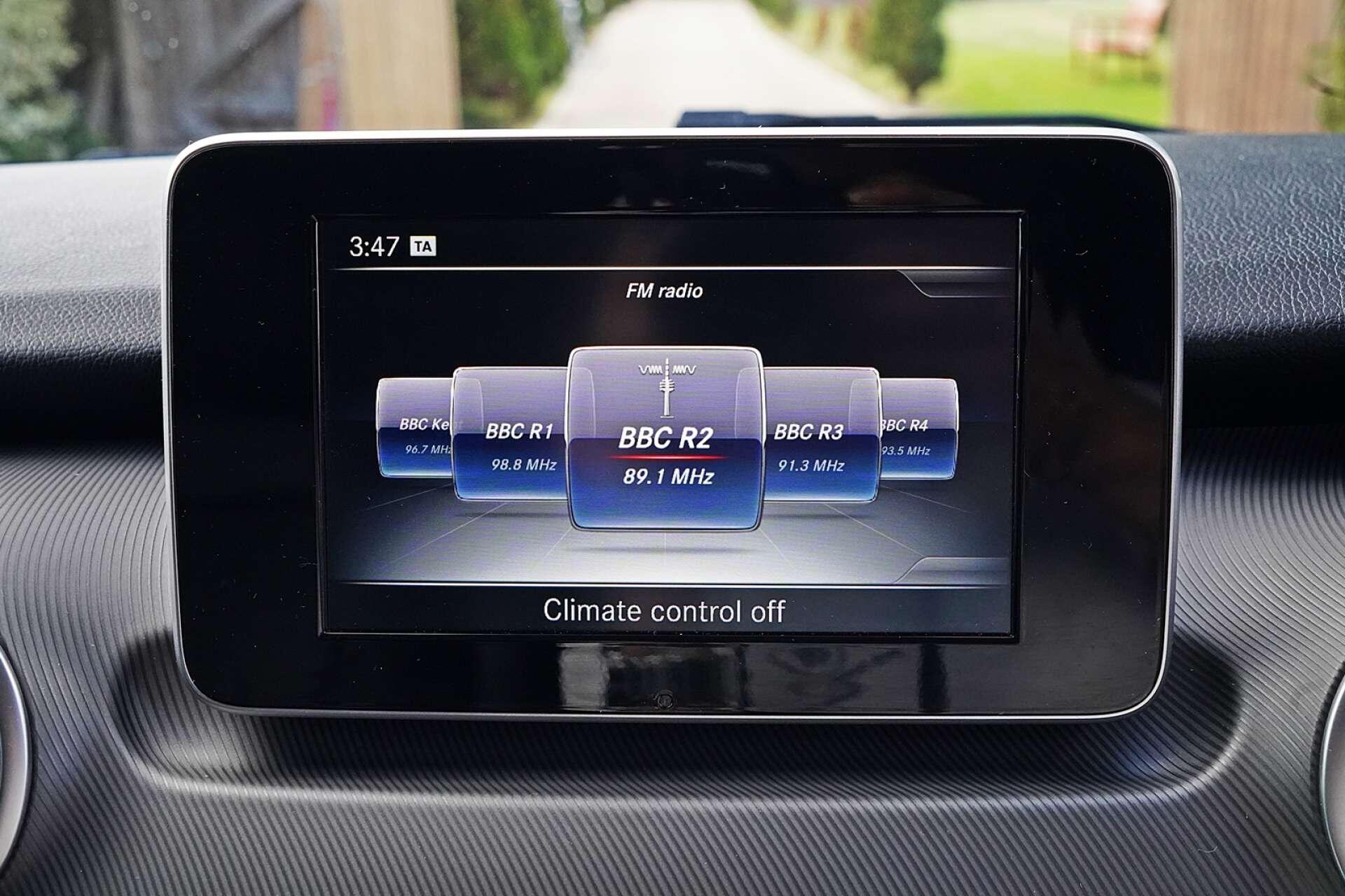 Mercedes-Benz V-Class view 21