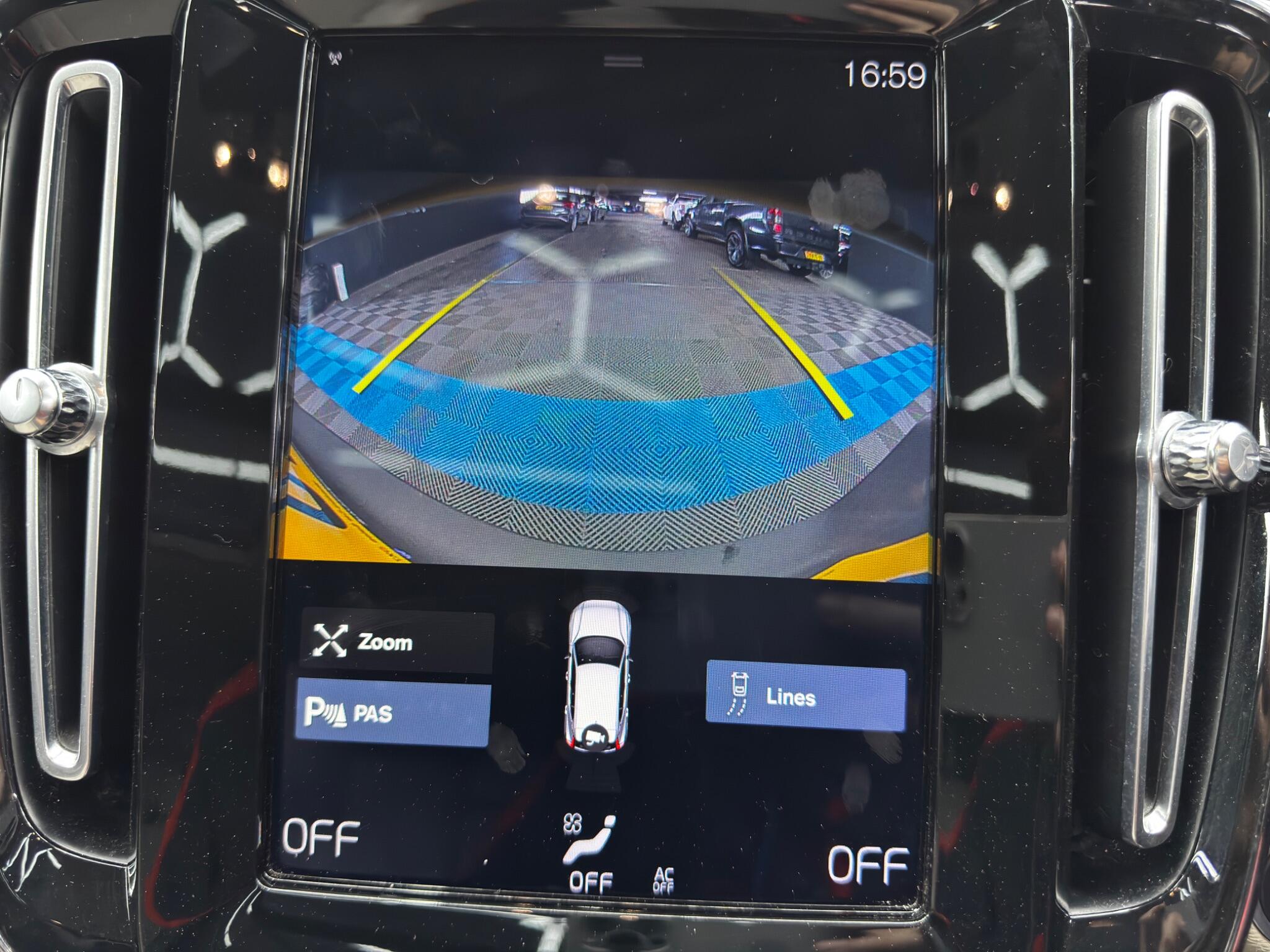 Volvo XC40 view 33