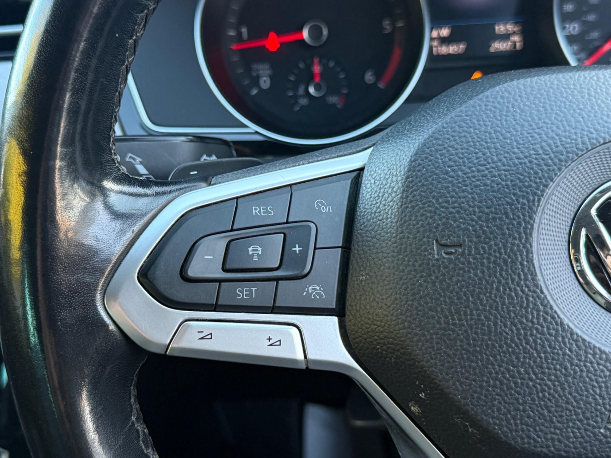 Volkswagen Passat - Image 65