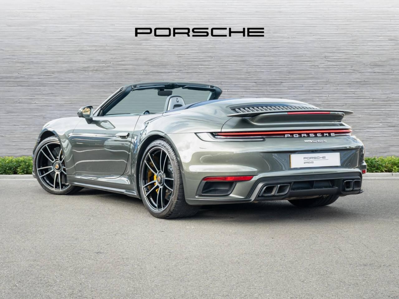 Porsche 911 view 3
