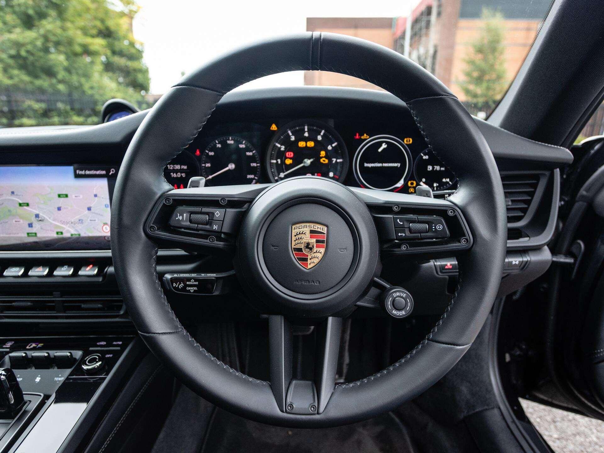 Porsche 911 view 12