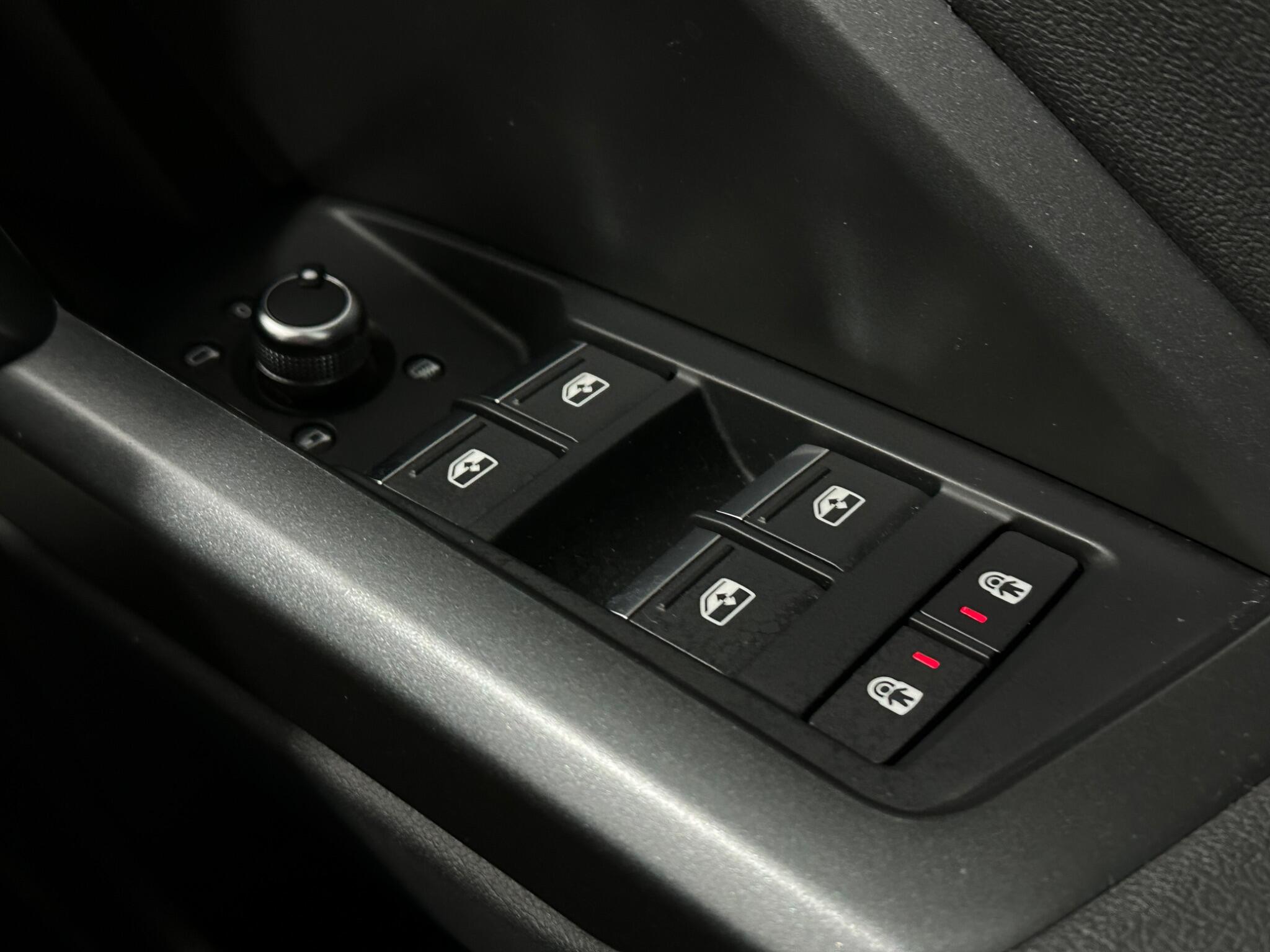 Audi Q3 view 19