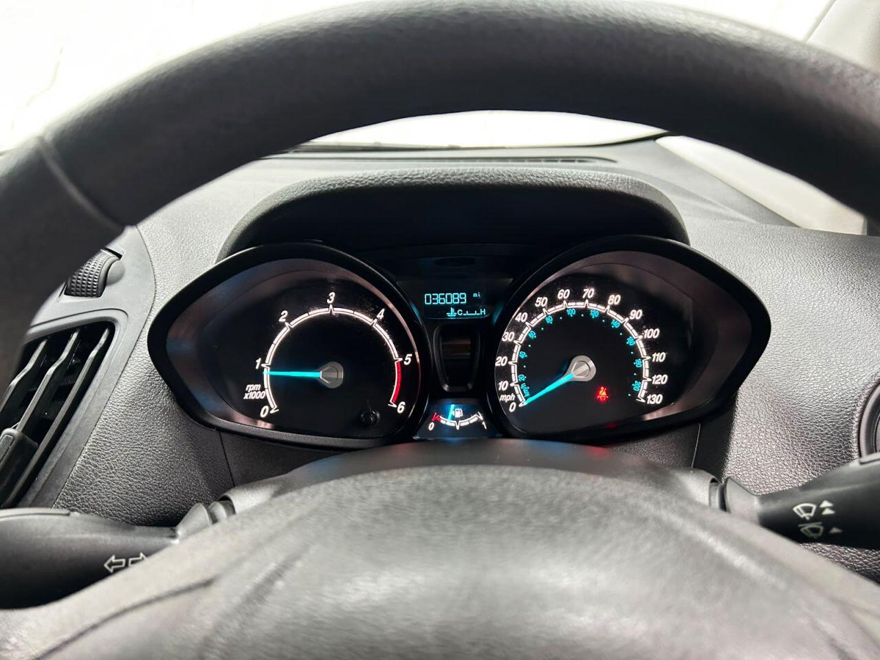 Ford Transit Courier view 19