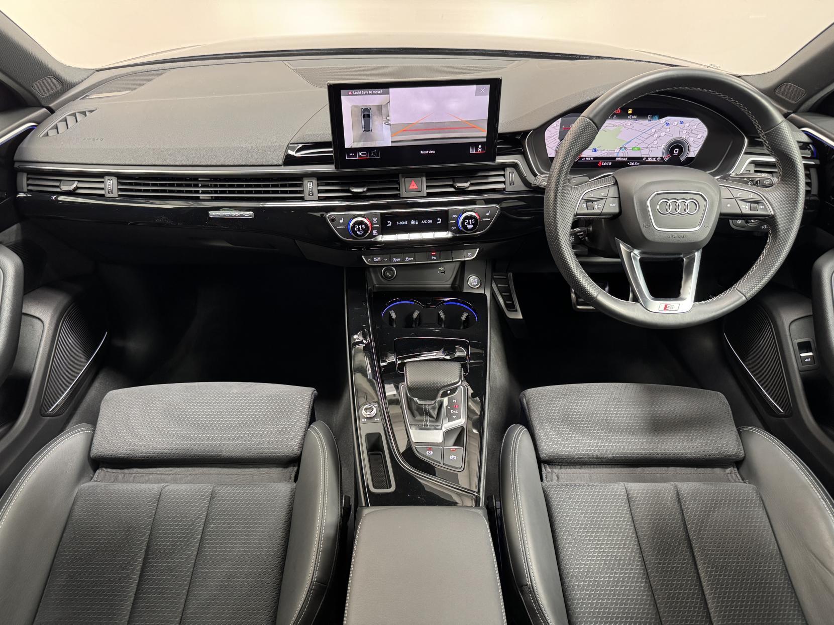 Audi A4 Avant view 20