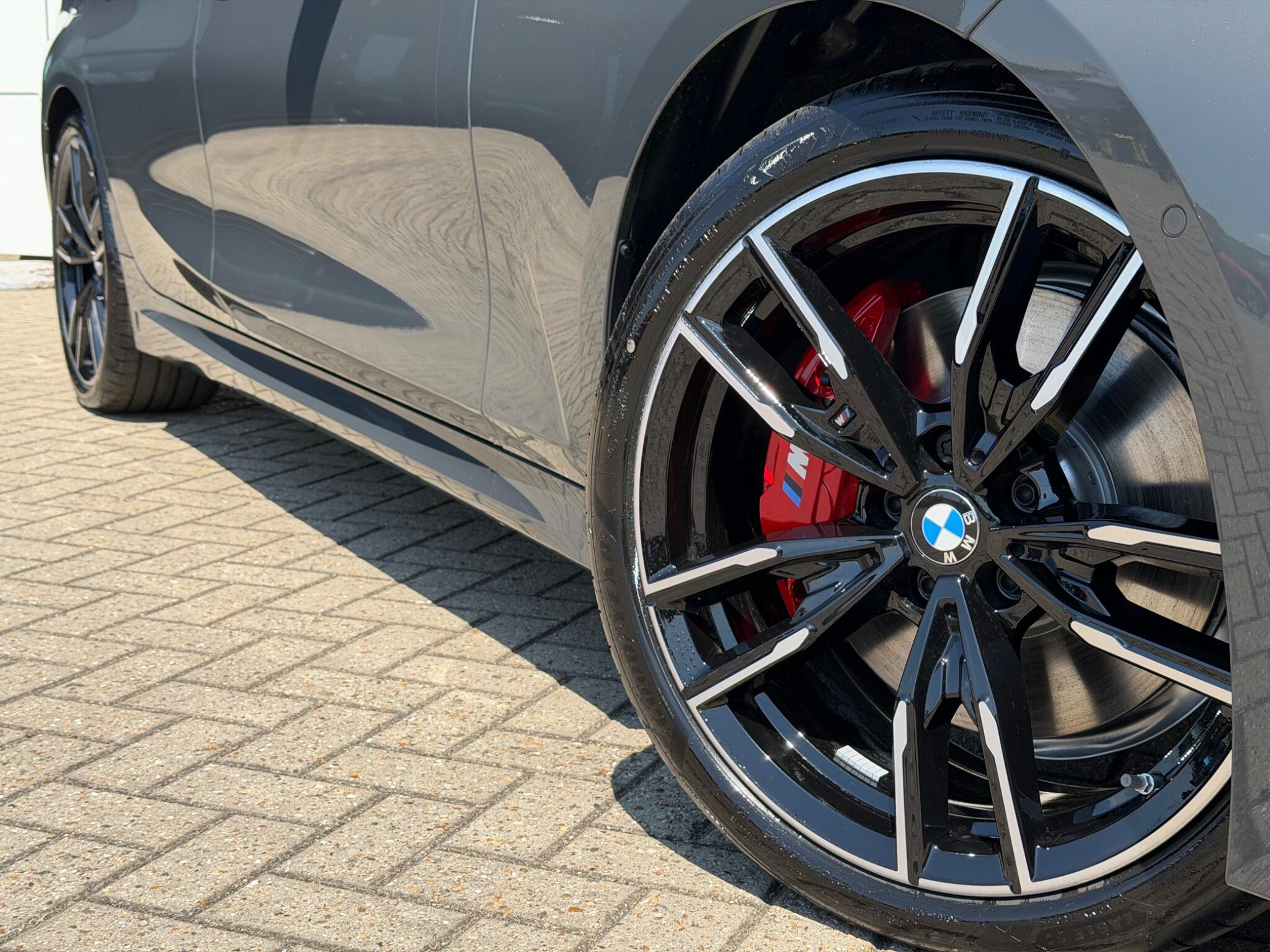 BMW 3 Series view 20