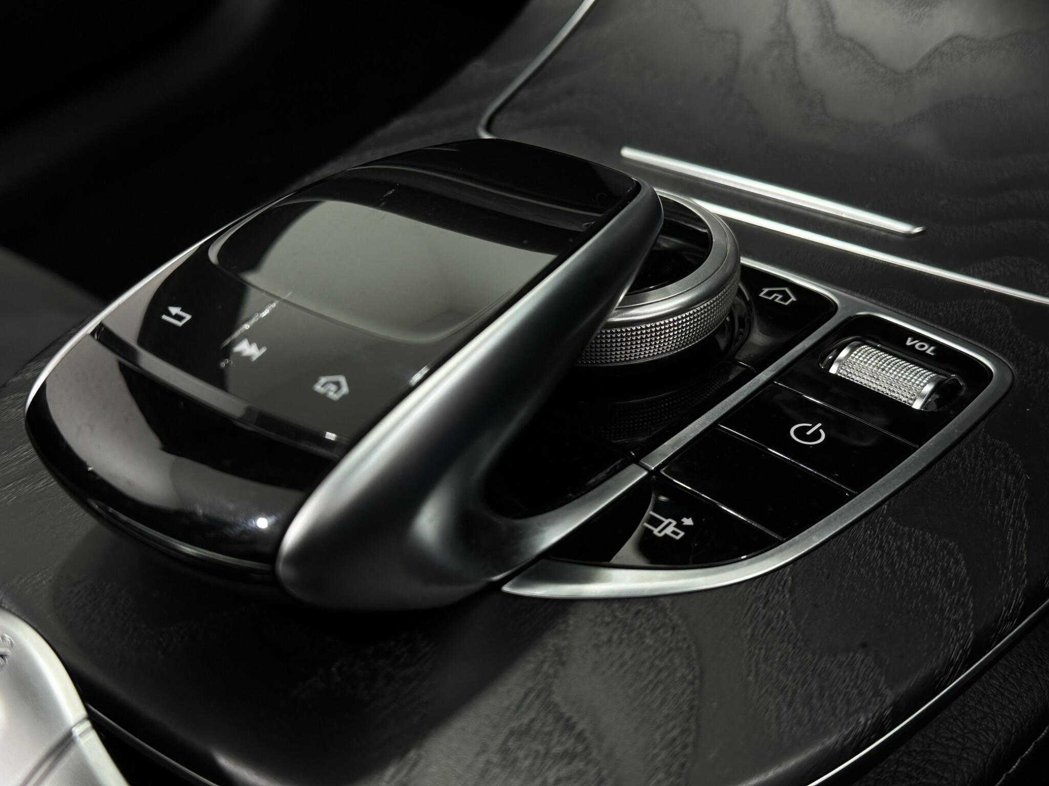 Mercedes-Benz E-Class view 22
