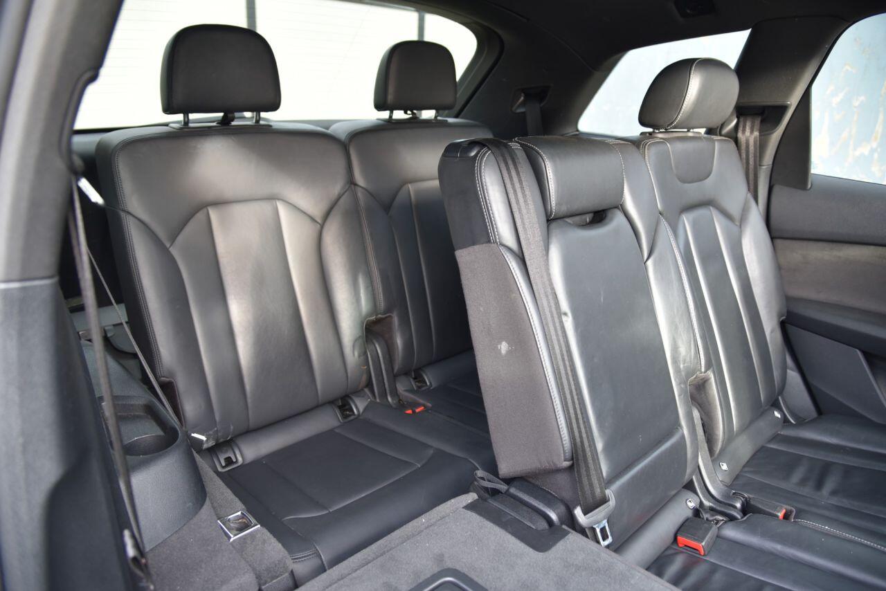Audi Q7 view 29