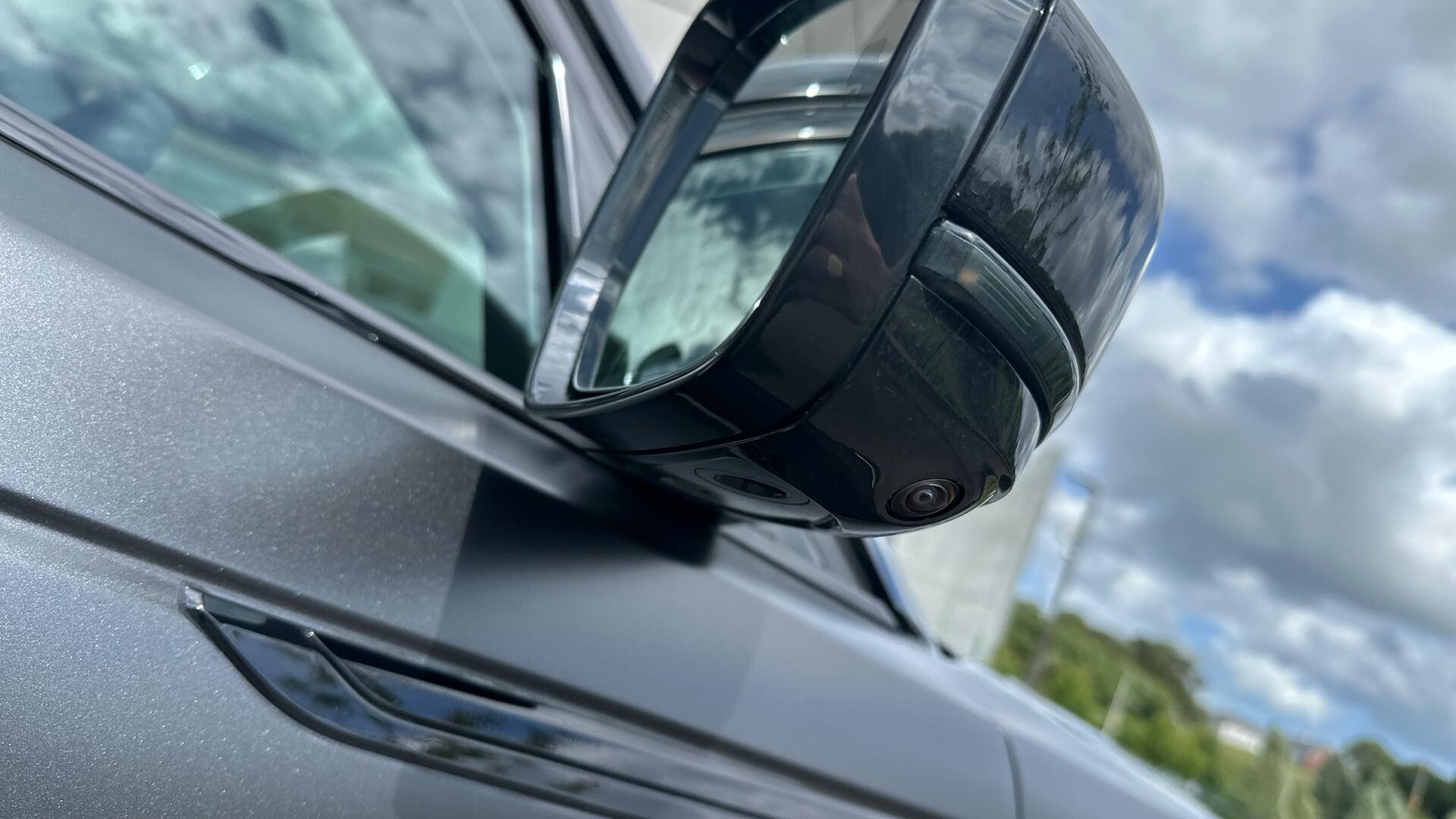 Land Rover Range Rover Velar view 37