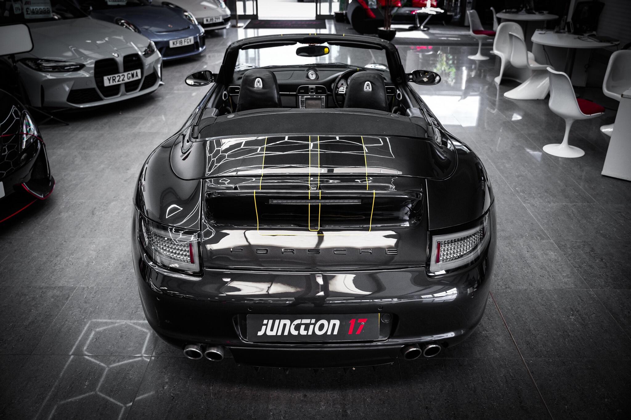 Porsche 911 view 6